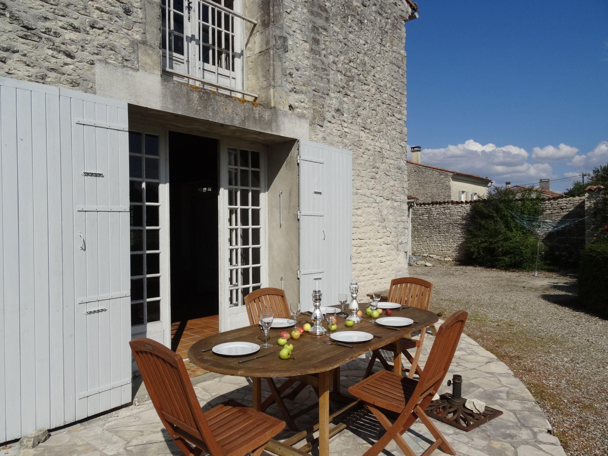 Foto 28 - Casa con 4 camere da letto a Aumagne con piscina privata e terrazza