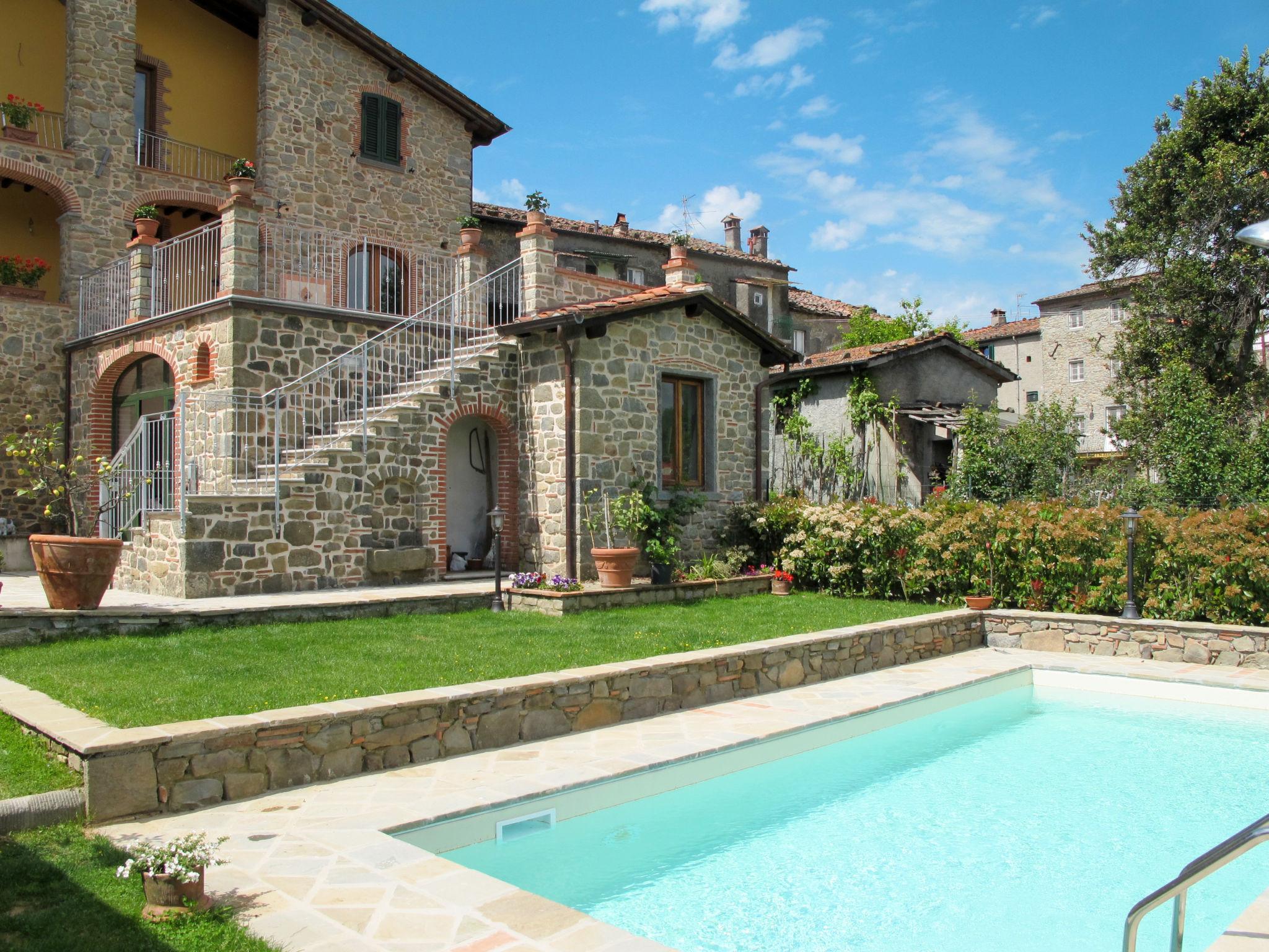 Foto 1 - Apartamento de 2 quartos em Bagni di Lucca com piscina privada e terraço