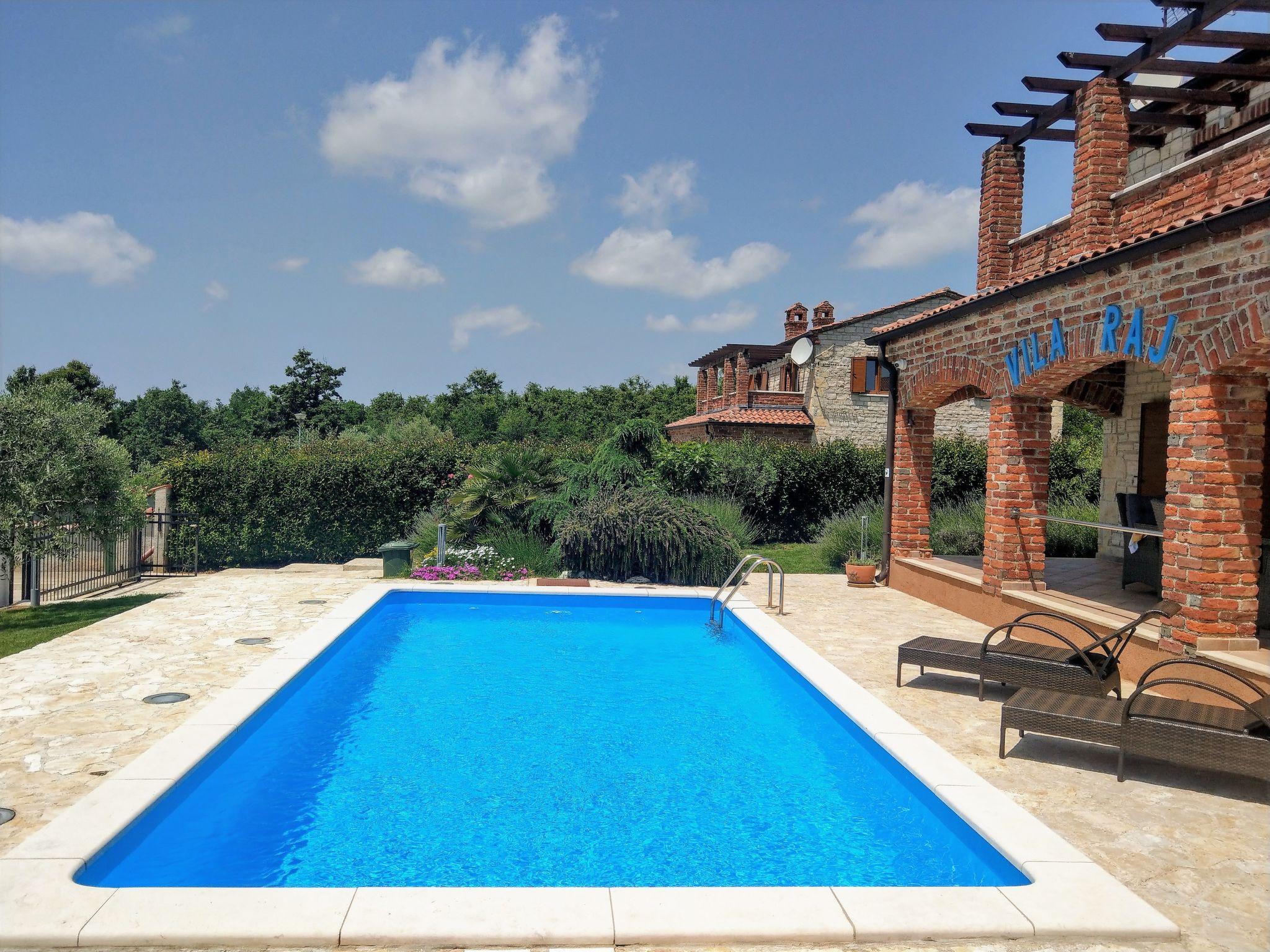 Photo 8 - Maison de 3 chambres à Svetvinčenat avec piscine privée et jardin