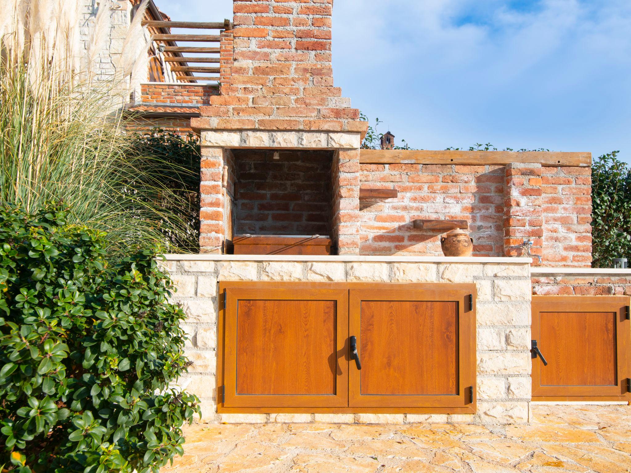 Photo 31 - Maison de 3 chambres à Svetvinčenat avec piscine privée et jardin