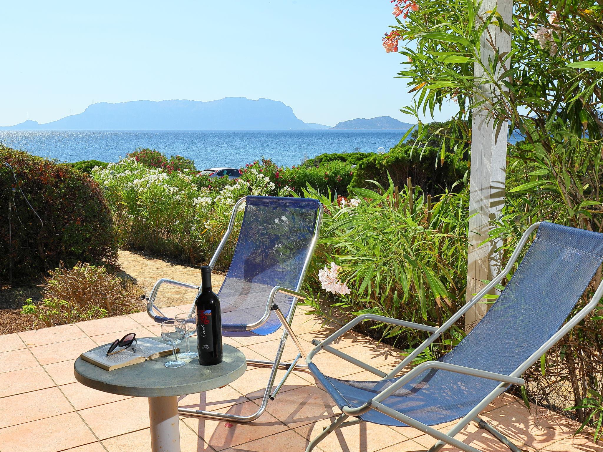 Photo 1 - 2 bedroom Apartment in Golfo Aranci with garden and sea view
