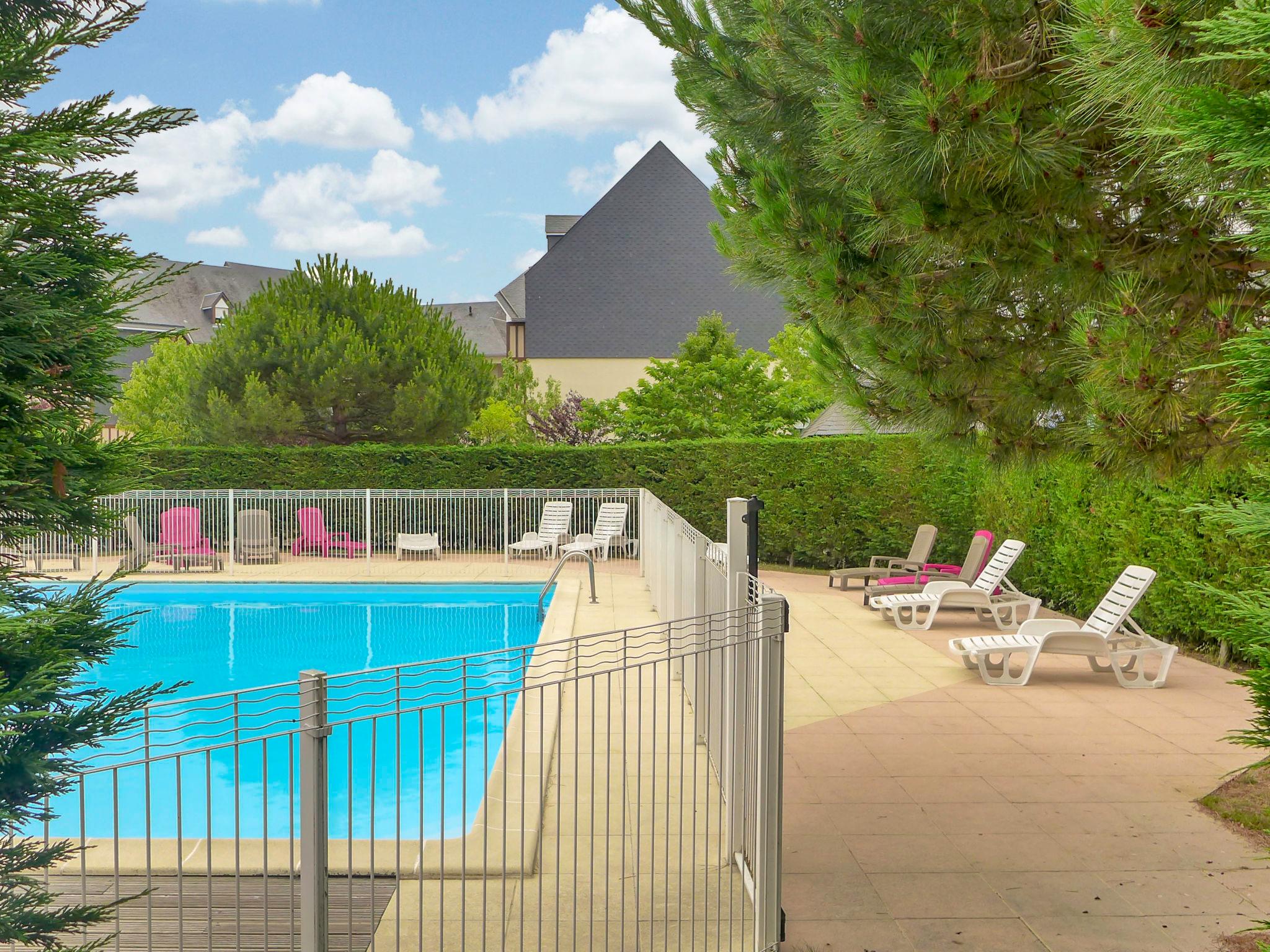 Photo 1 - Maison de 2 chambres à Dives-sur-Mer avec piscine et vues à la mer