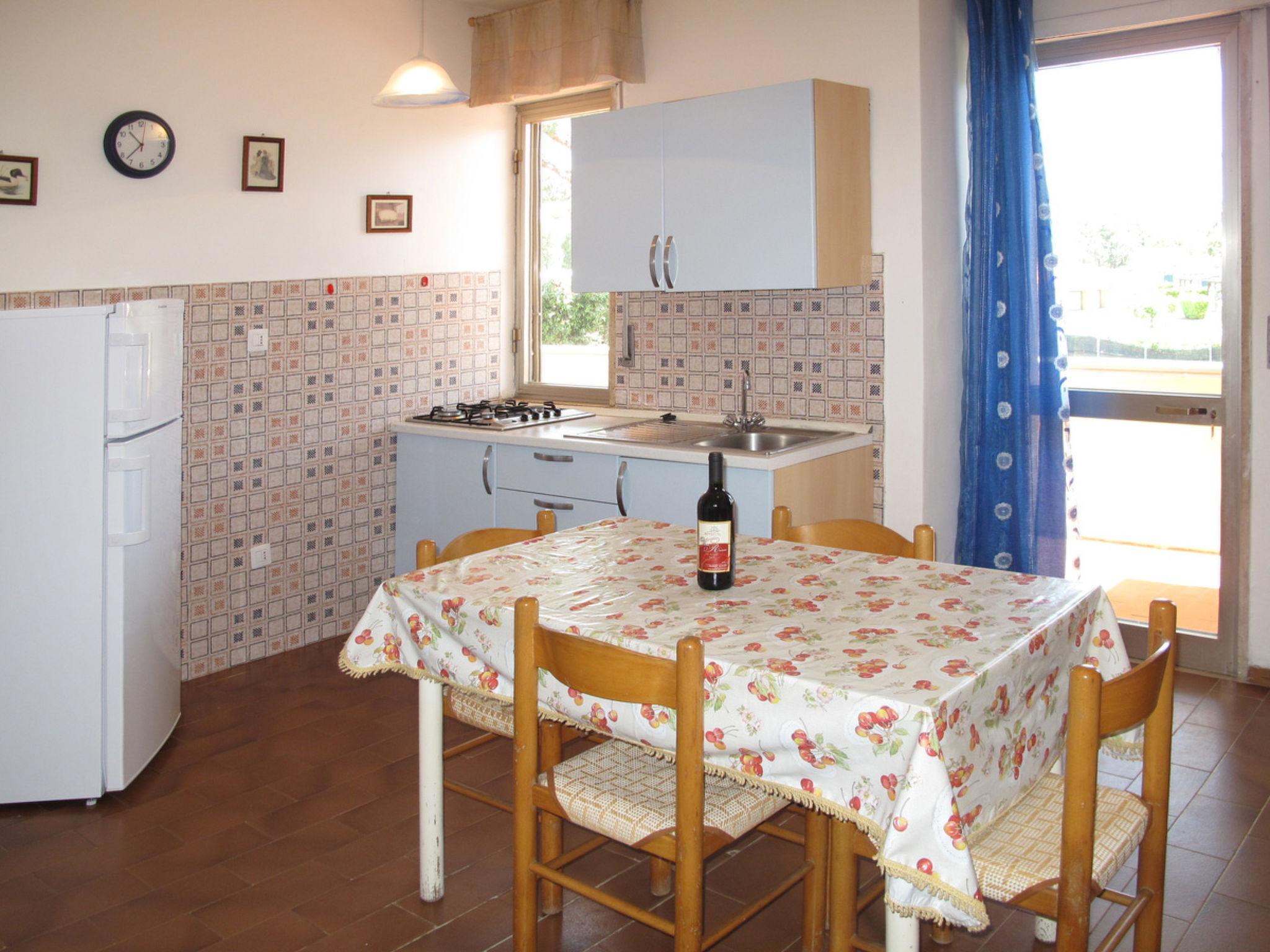 Photo 7 - 2 bedroom Apartment in Cecina with swimming pool and garden