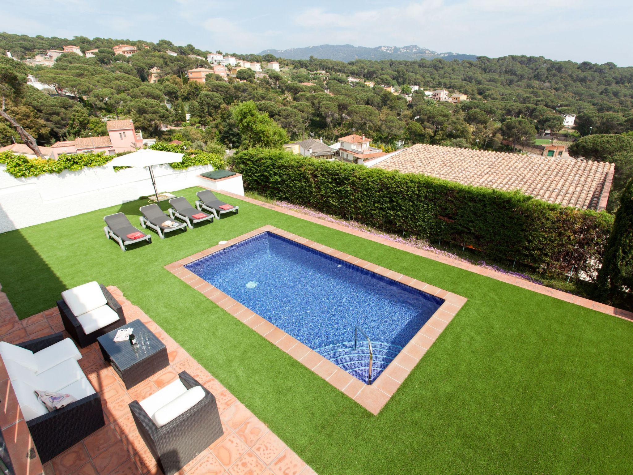Foto 16 - Casa de 4 quartos em Lloret de Mar com piscina privada e vistas do mar