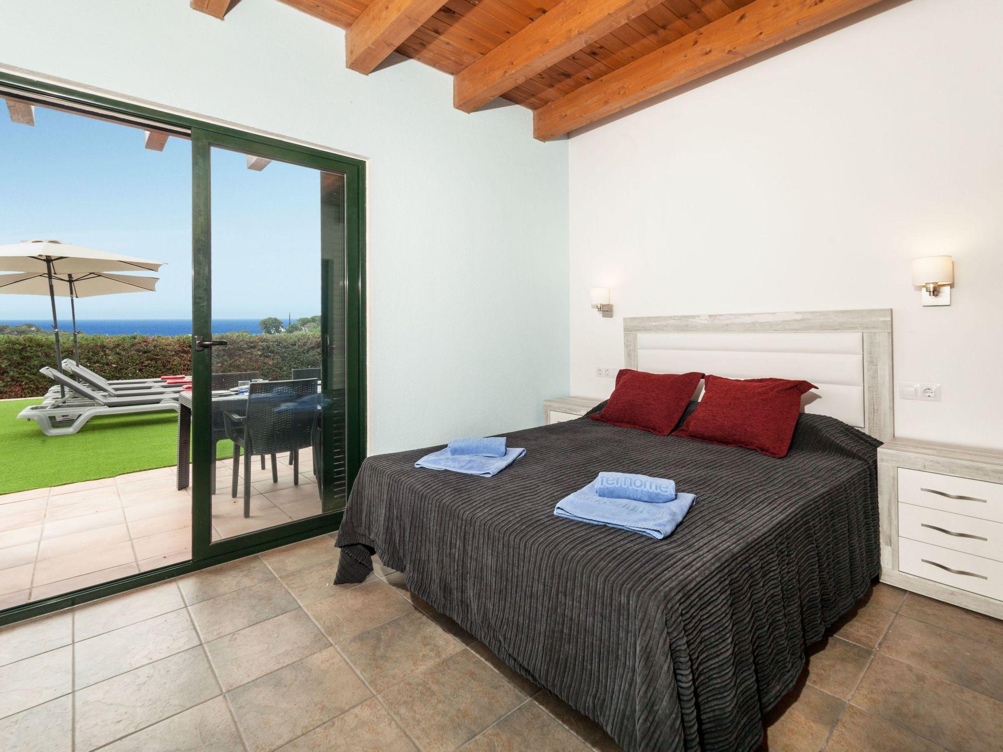 Foto 4 - Casa de 4 quartos em Lloret de Mar com piscina privada e vistas do mar
