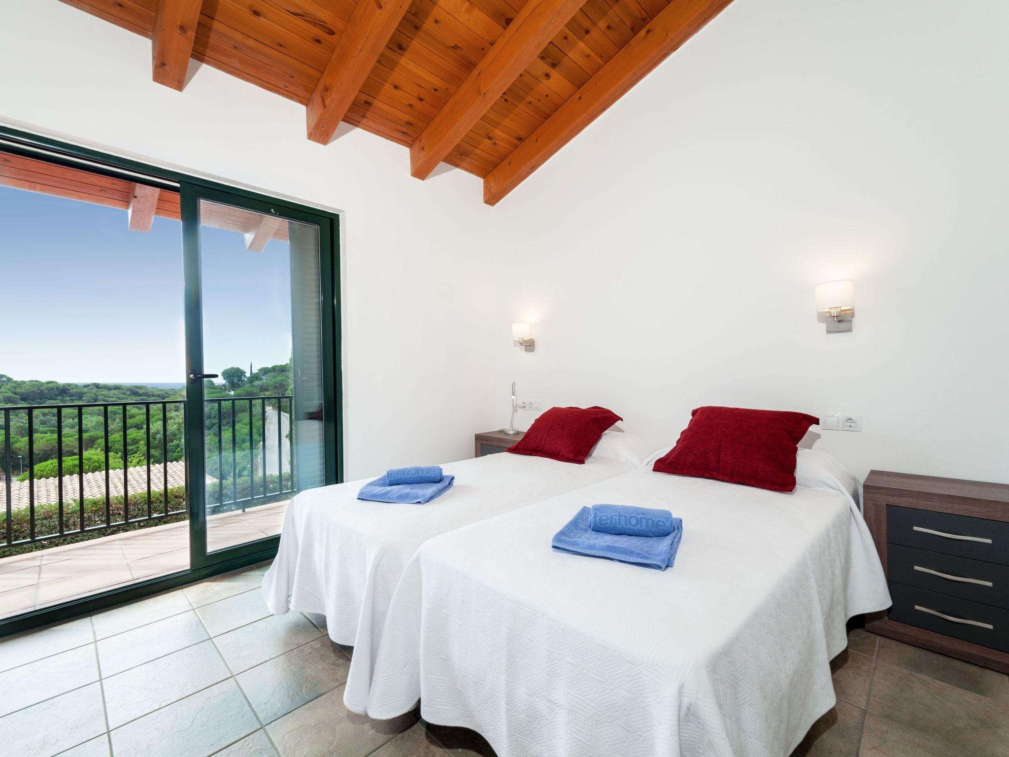Foto 11 - Casa con 4 camere da letto a Lloret de Mar con piscina privata e vista mare