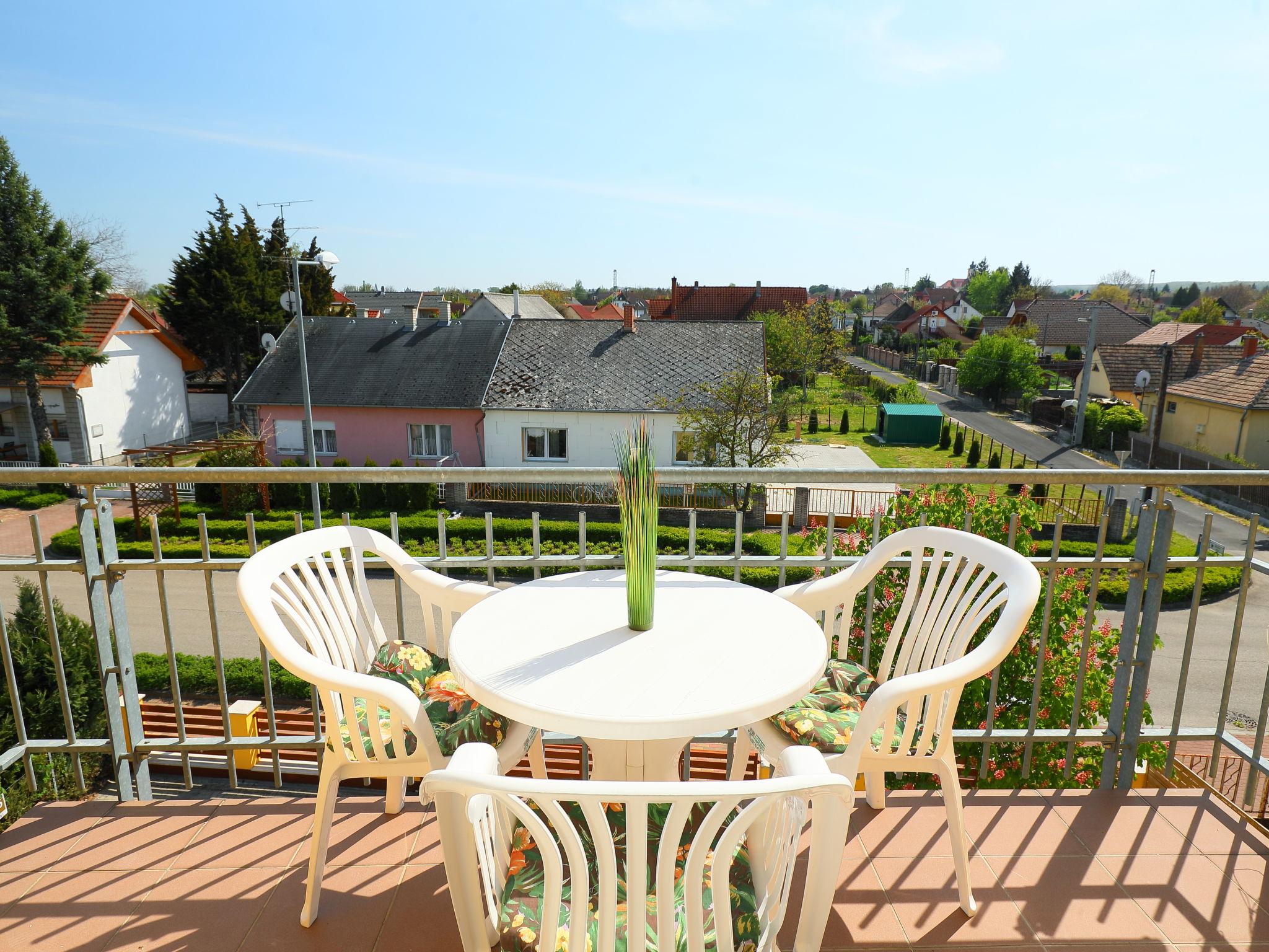 Photo 3 - Appartement de 1 chambre à Balatonmáriafürdő avec piscine et jardin