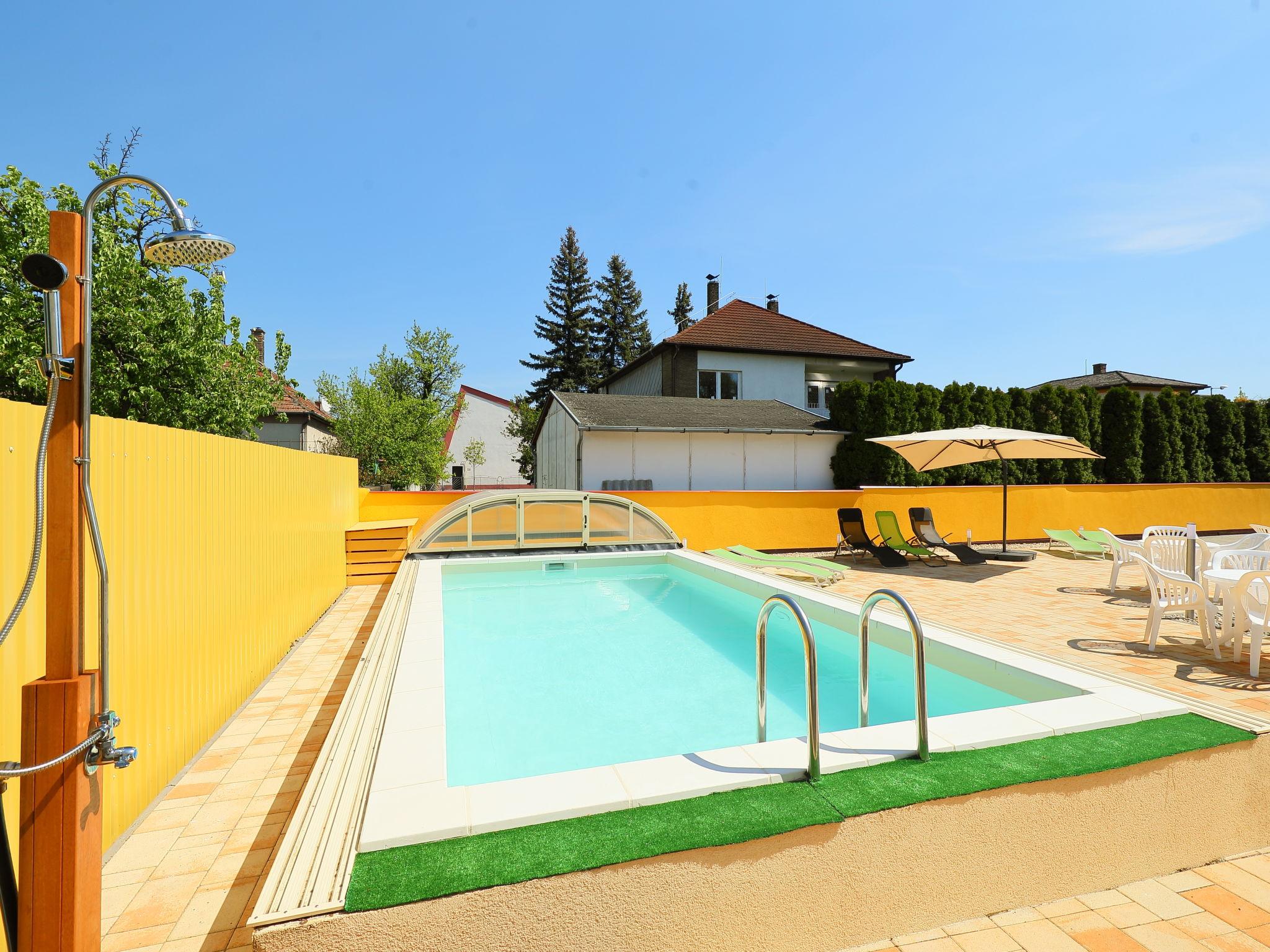 Foto 2 - Apartamento de 1 habitación en Balatonmáriafürdő con piscina y jardín