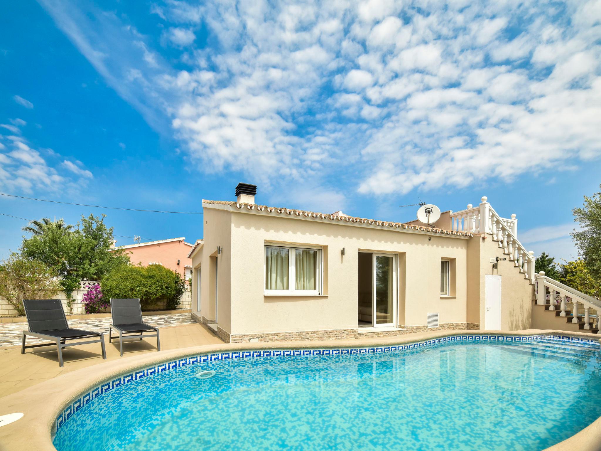 Foto 1 - Casa con 2 camere da letto a Dénia con piscina privata e vista mare