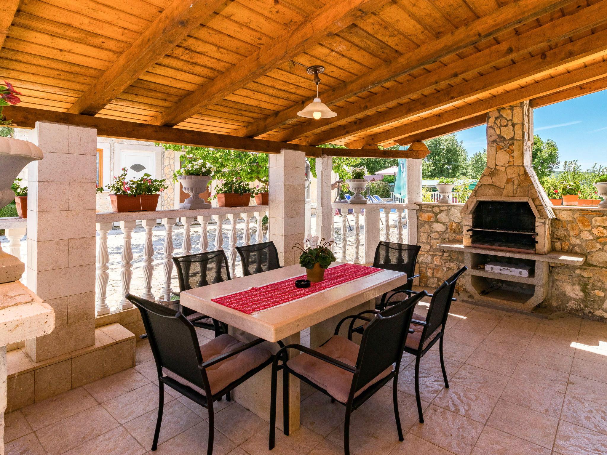 Photo 4 - Maison de 3 chambres à Sveti Lovreč avec piscine privée et jardin