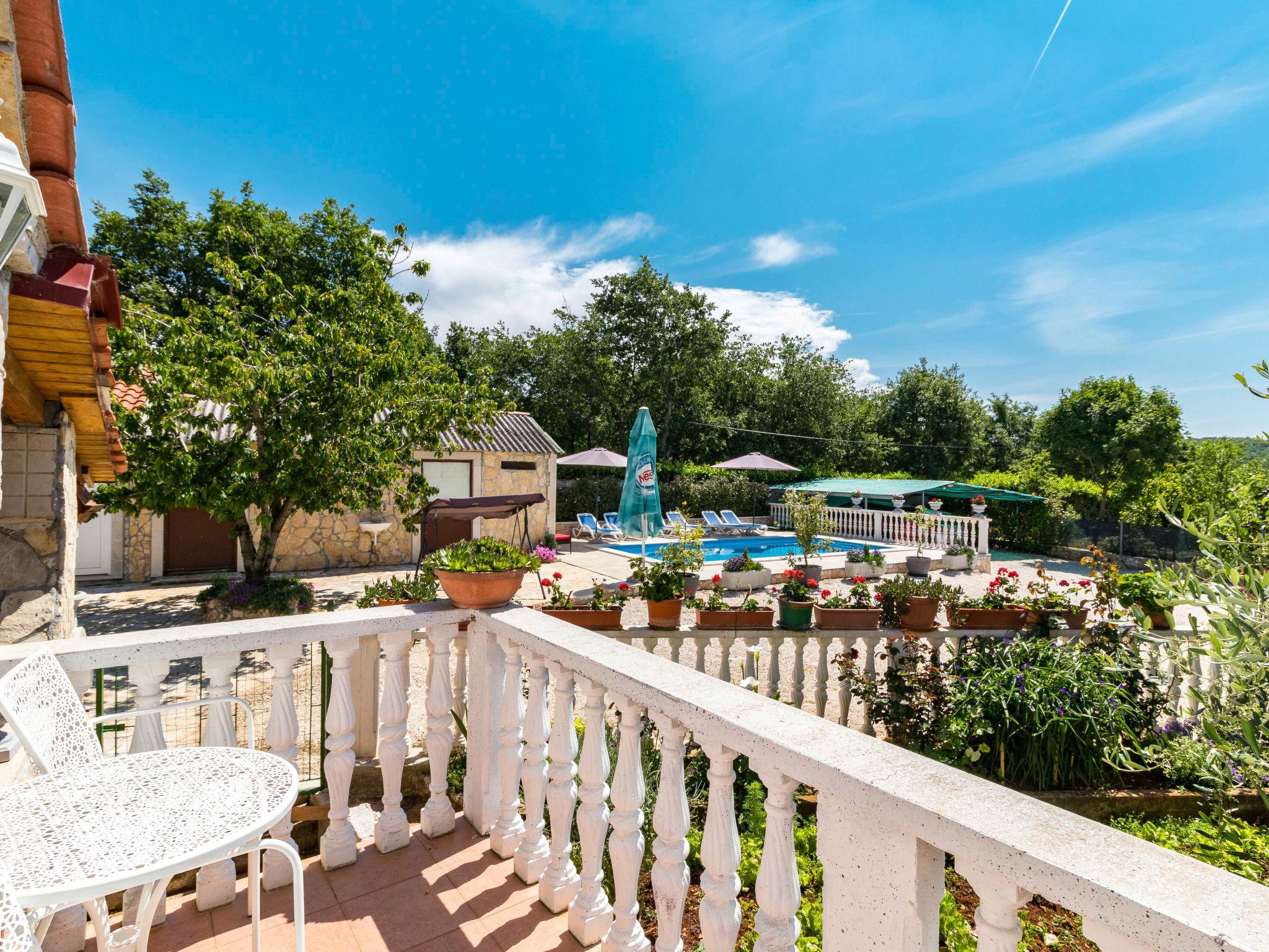 Photo 14 - Maison de 3 chambres à Sveti Lovreč avec piscine privée et jardin