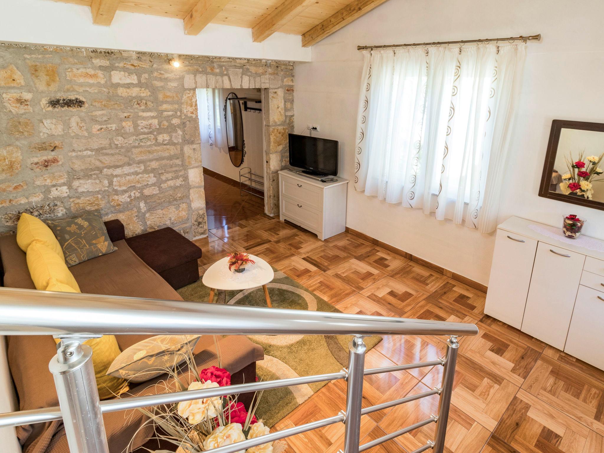 Photo 17 - 3 bedroom House in Sveti Lovreč with private pool and garden