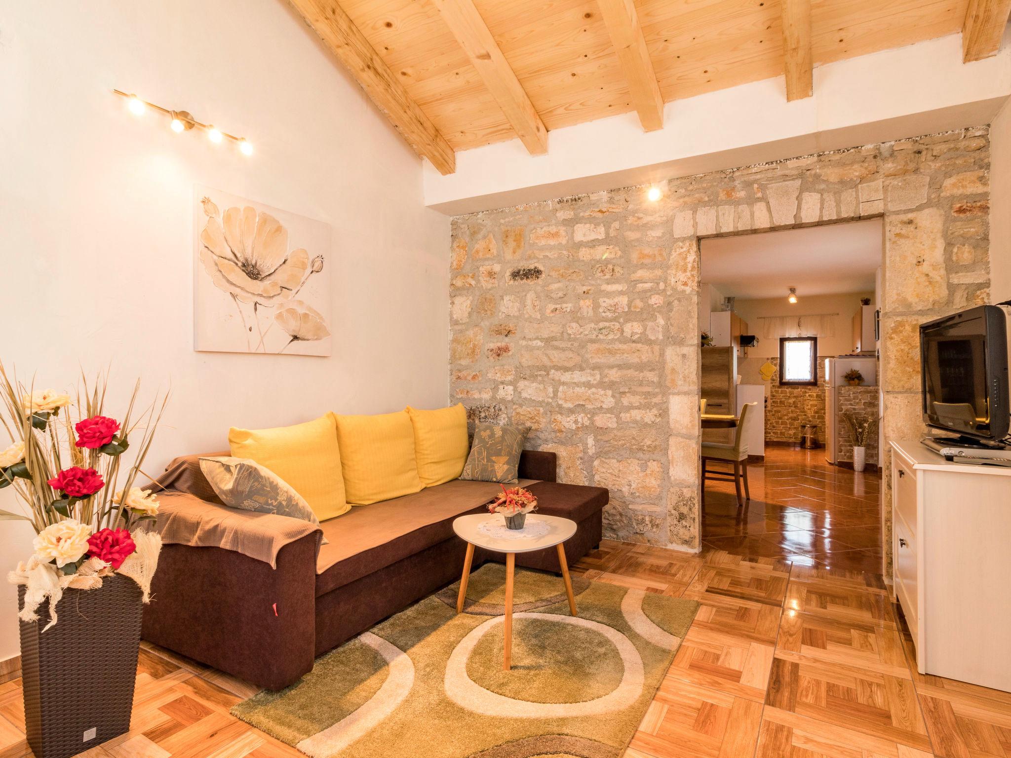 Foto 7 - Casa con 3 camere da letto a Sveti Lovreč con piscina privata e vista mare