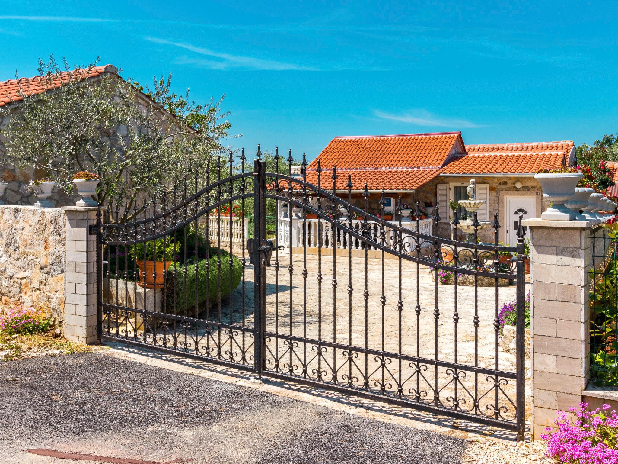 Photo 31 - Maison de 3 chambres à Sveti Lovreč avec piscine privée et jardin