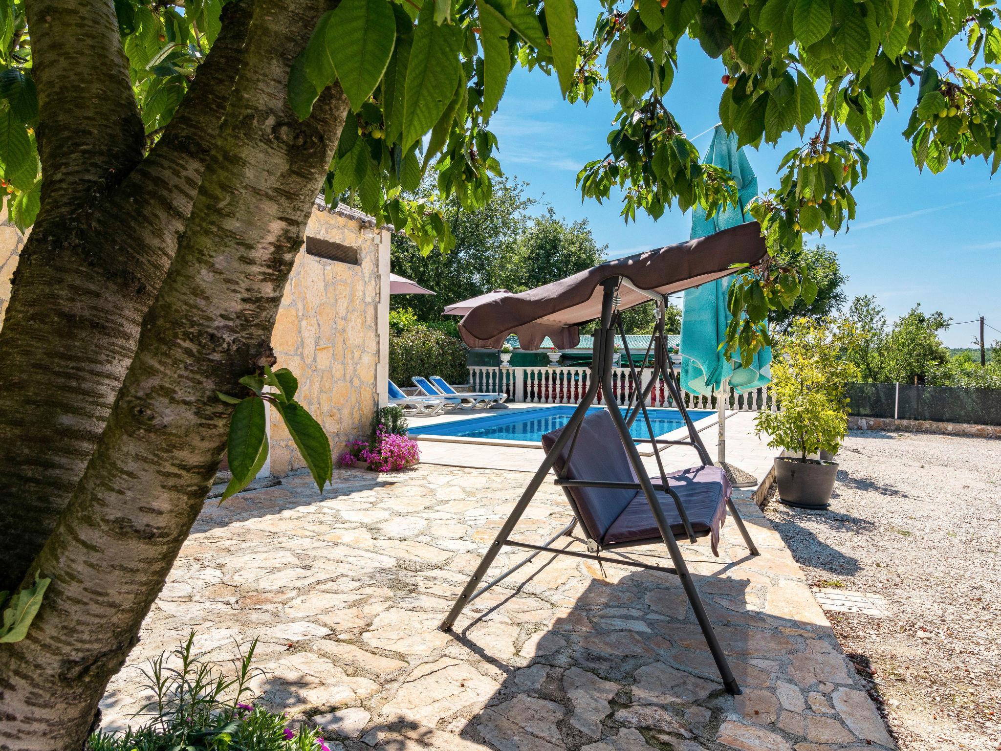 Photo 28 - Maison de 3 chambres à Sveti Lovreč avec piscine privée et vues à la mer