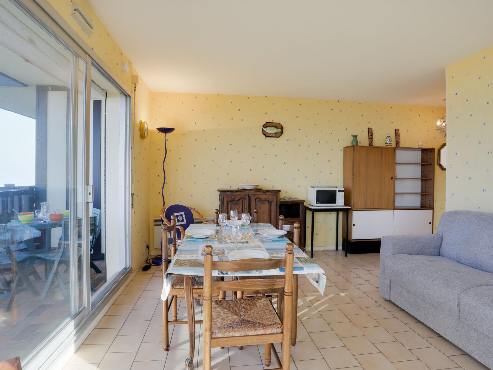 Foto 8 - Appartamento con 1 camera da letto a Cabourg con vista mare