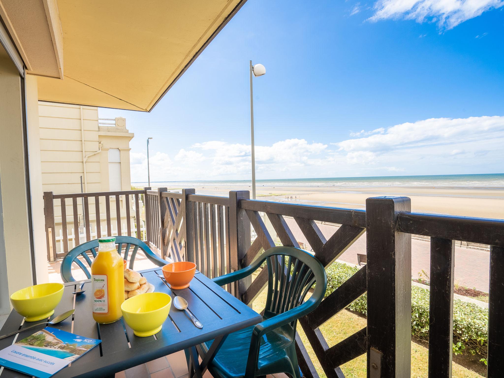 Foto 16 - Apartamento de 1 habitación en Cabourg con vistas al mar