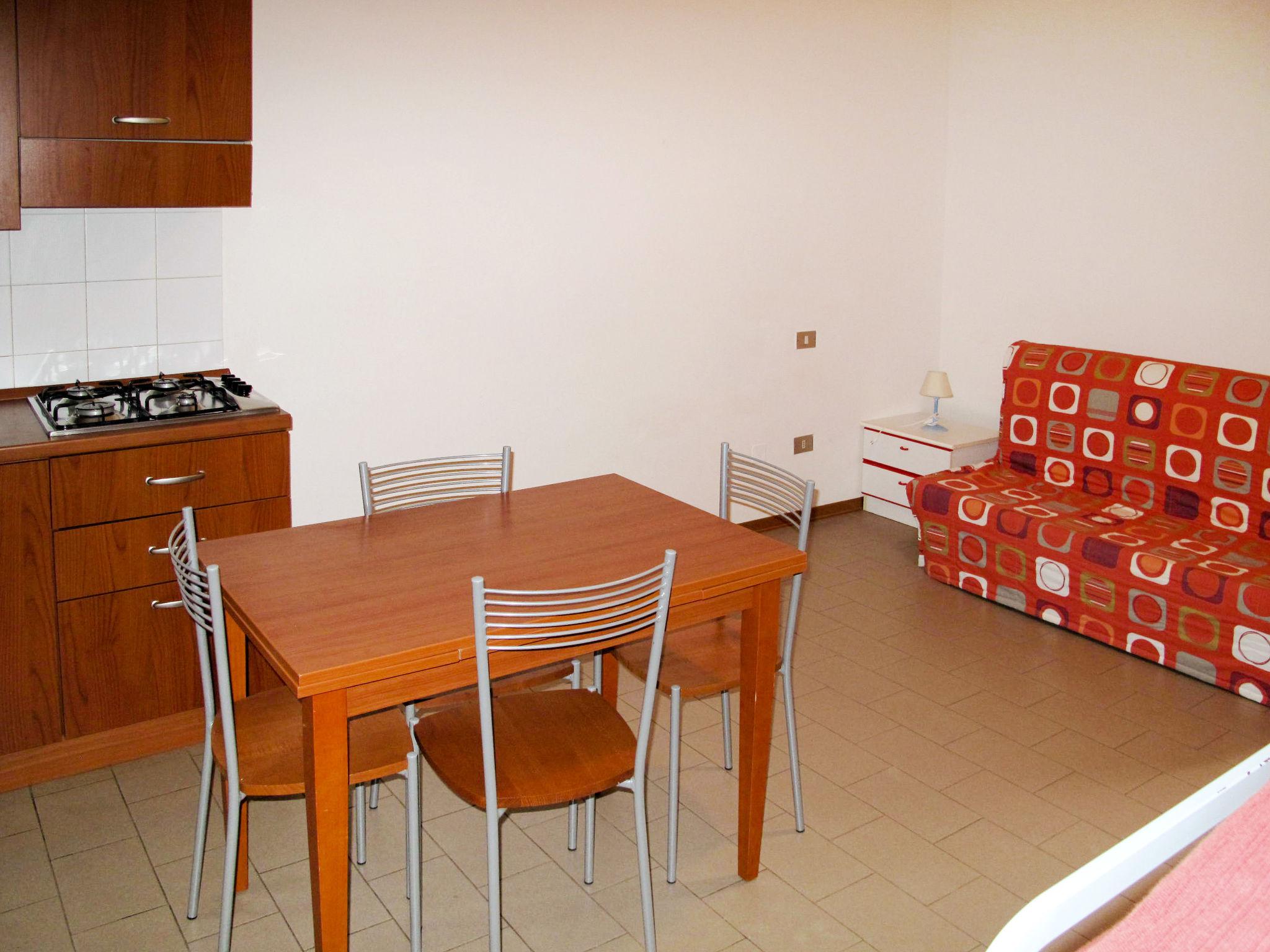 Photo 9 - 1 bedroom Apartment in Bibbona with swimming pool and garden