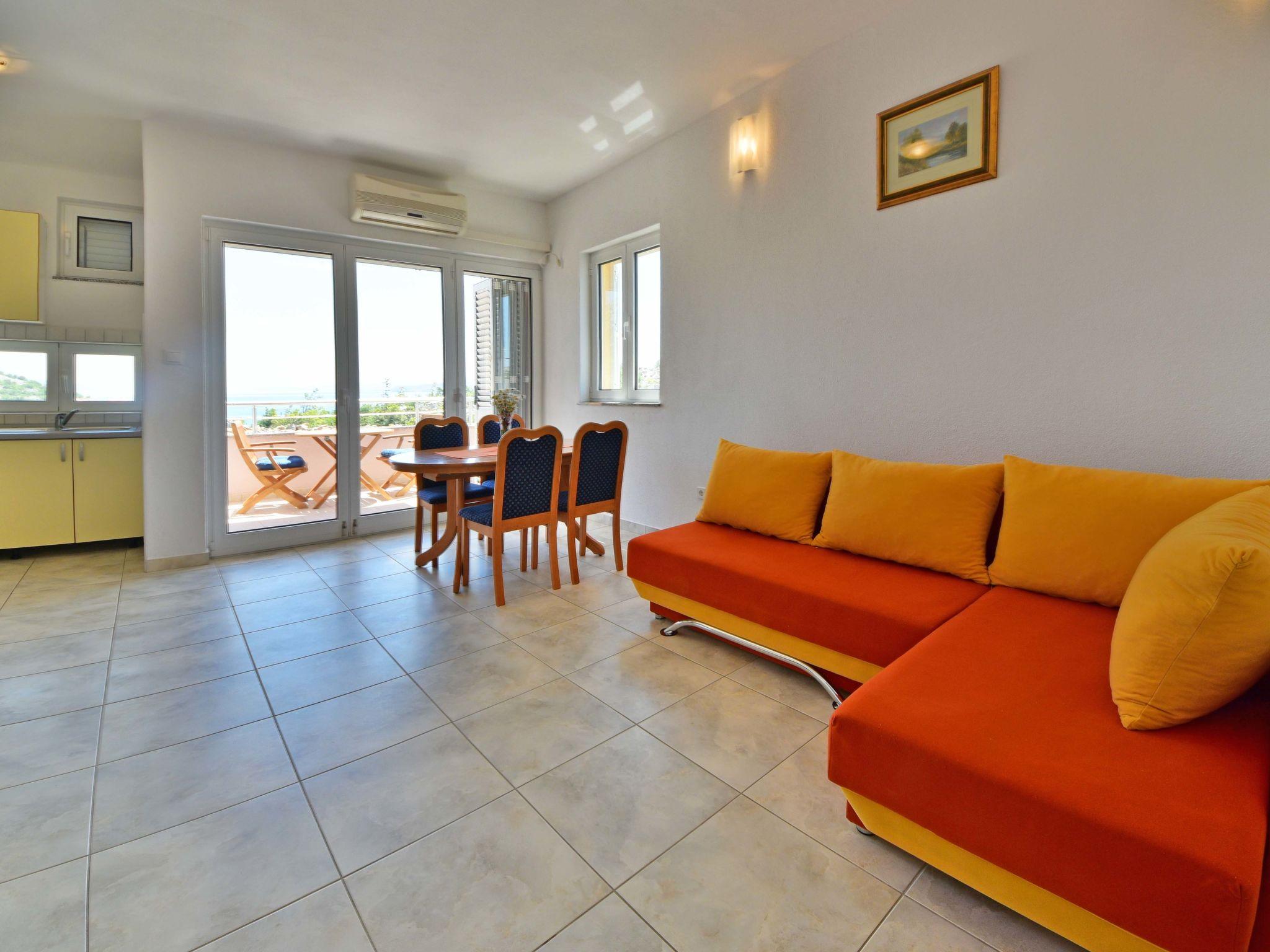 Photo 6 - 1 bedroom Apartment in Karlobag with terrace and sea view