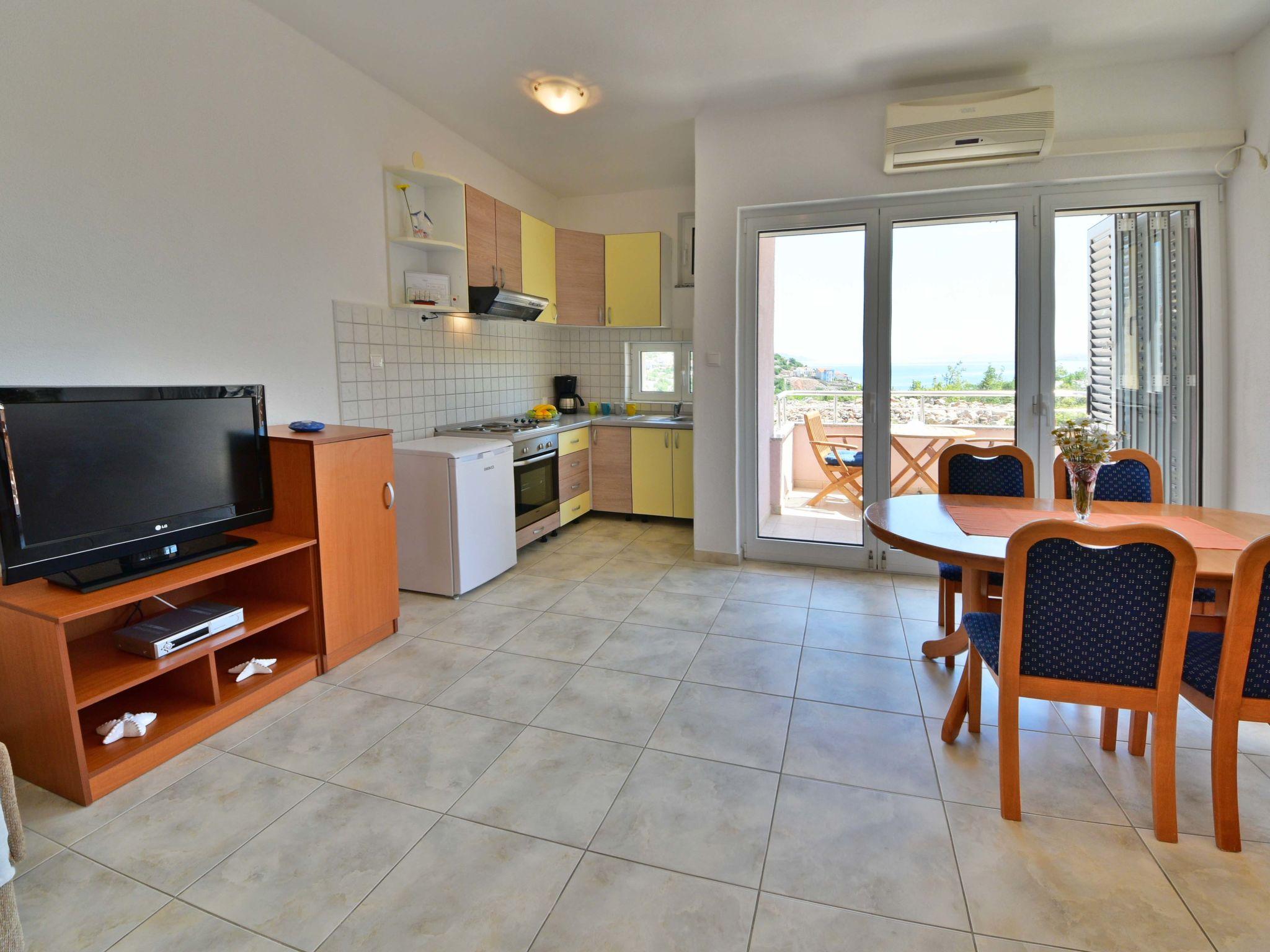 Photo 7 - 1 bedroom Apartment in Karlobag with terrace and sea view