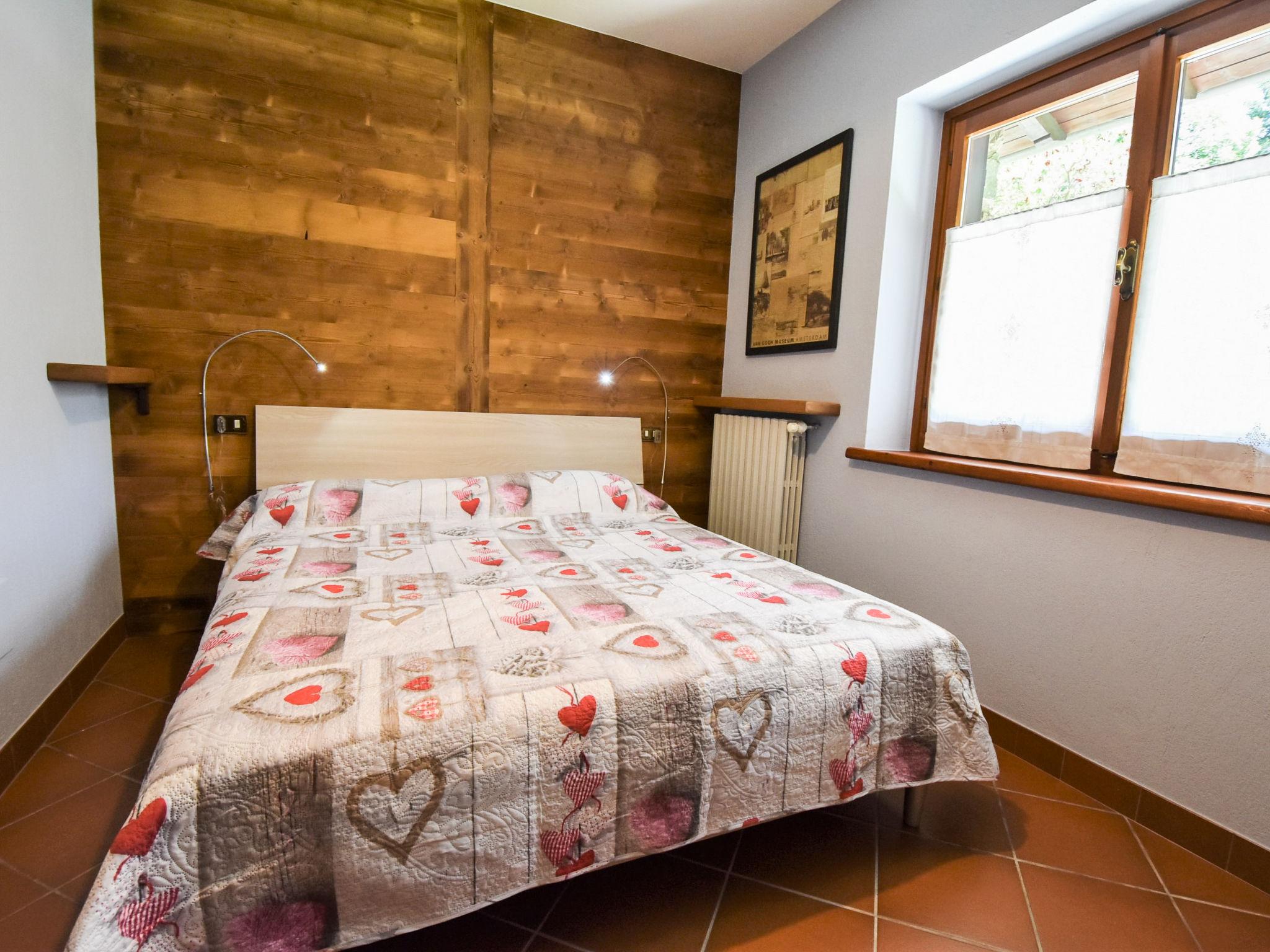 Foto 5 - Appartamento con 2 camere da letto a Fénis con piscina e giardino