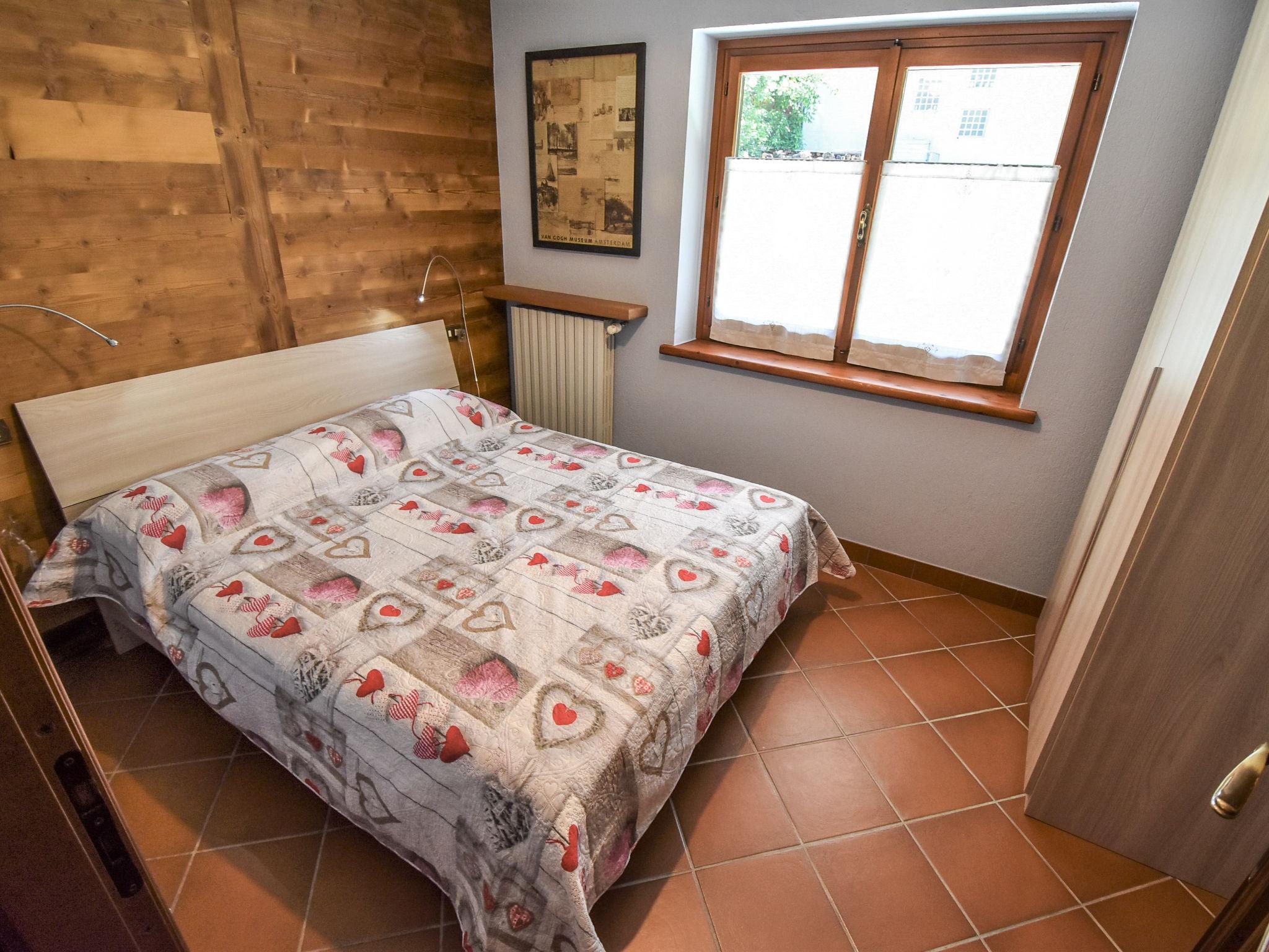 Foto 10 - Appartamento con 2 camere da letto a Fénis con piscina e vista sulle montagne