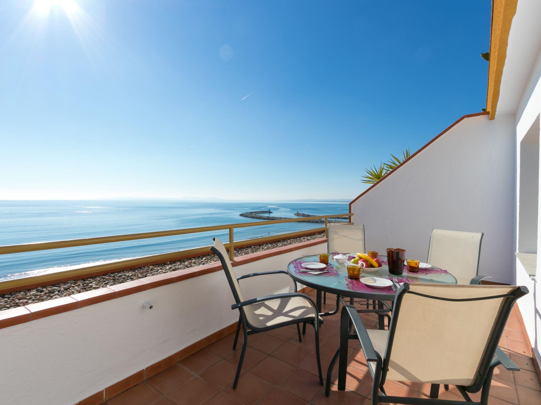 Photo 4 - Appartement de 2 chambres à Roses avec piscine et vues à la mer