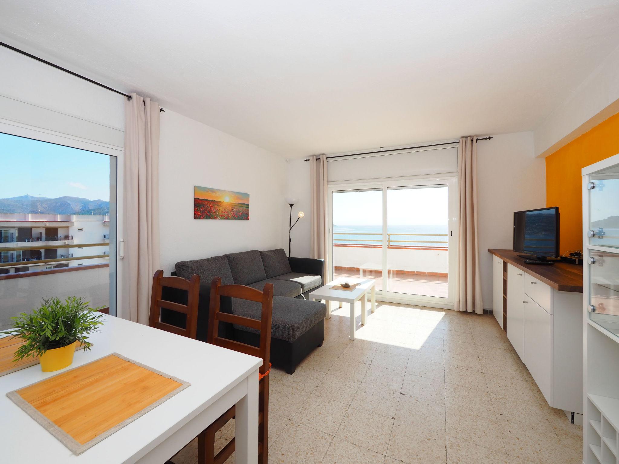 Foto 6 - Apartamento de 2 habitaciones en Roses con piscina y vistas al mar