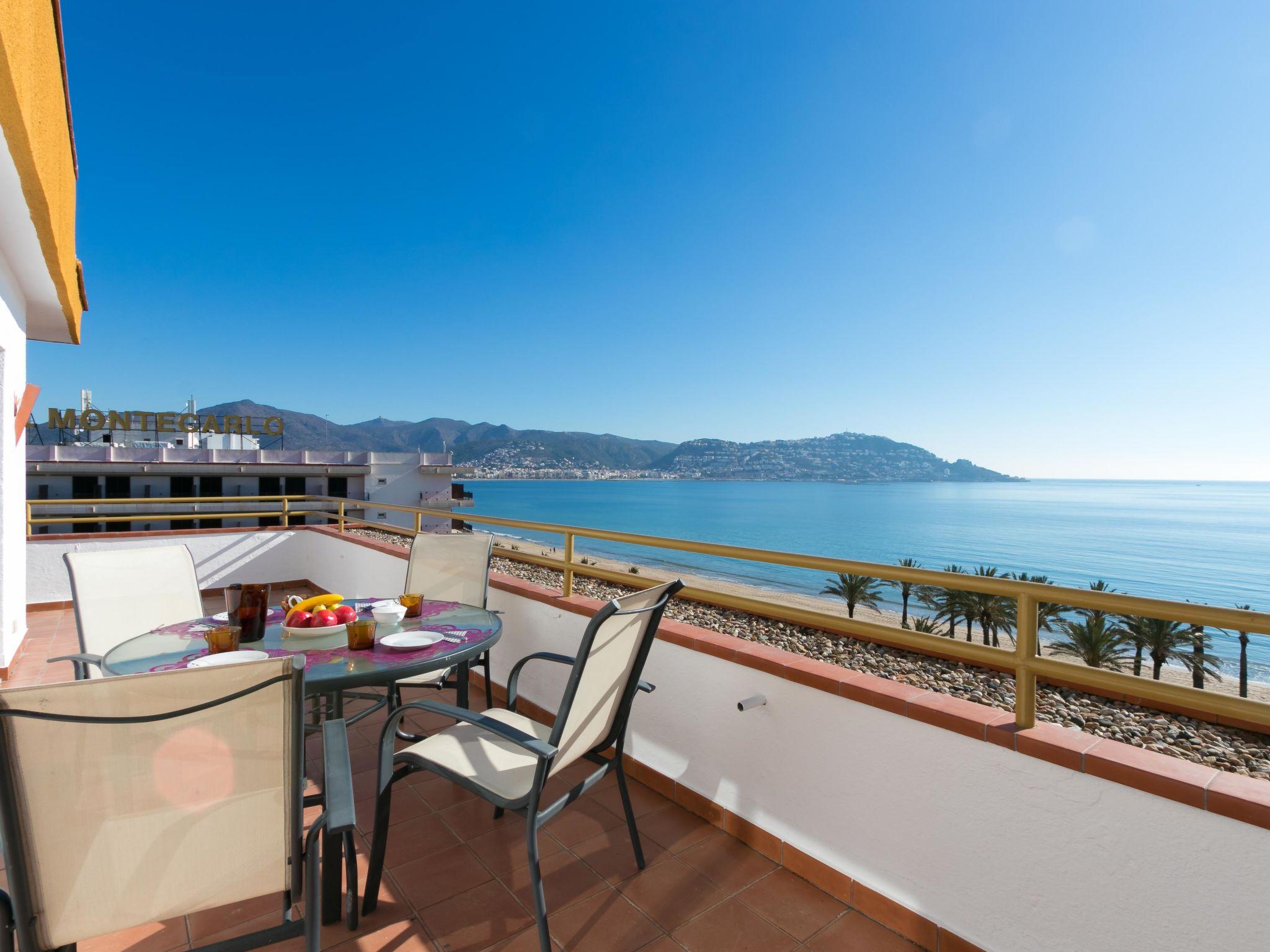 Photo 1 - Appartement de 2 chambres à Roses avec piscine et vues à la mer