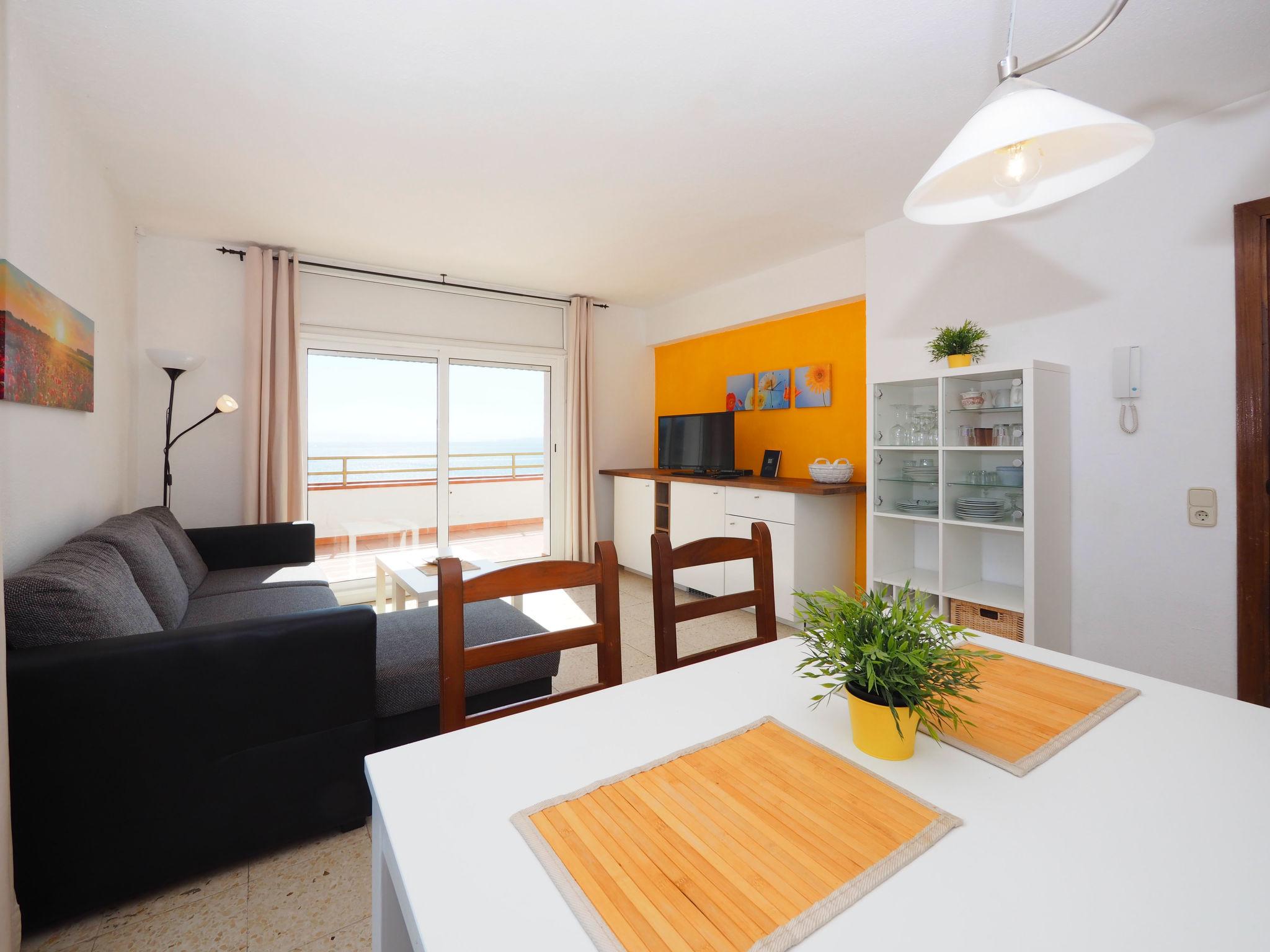Foto 9 - Apartamento de 2 habitaciones en Roses con piscina y vistas al mar