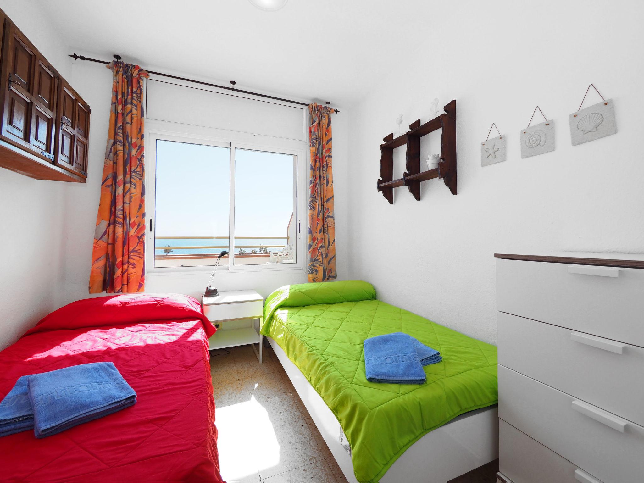 Foto 10 - Apartamento de 2 habitaciones en Roses con piscina y vistas al mar