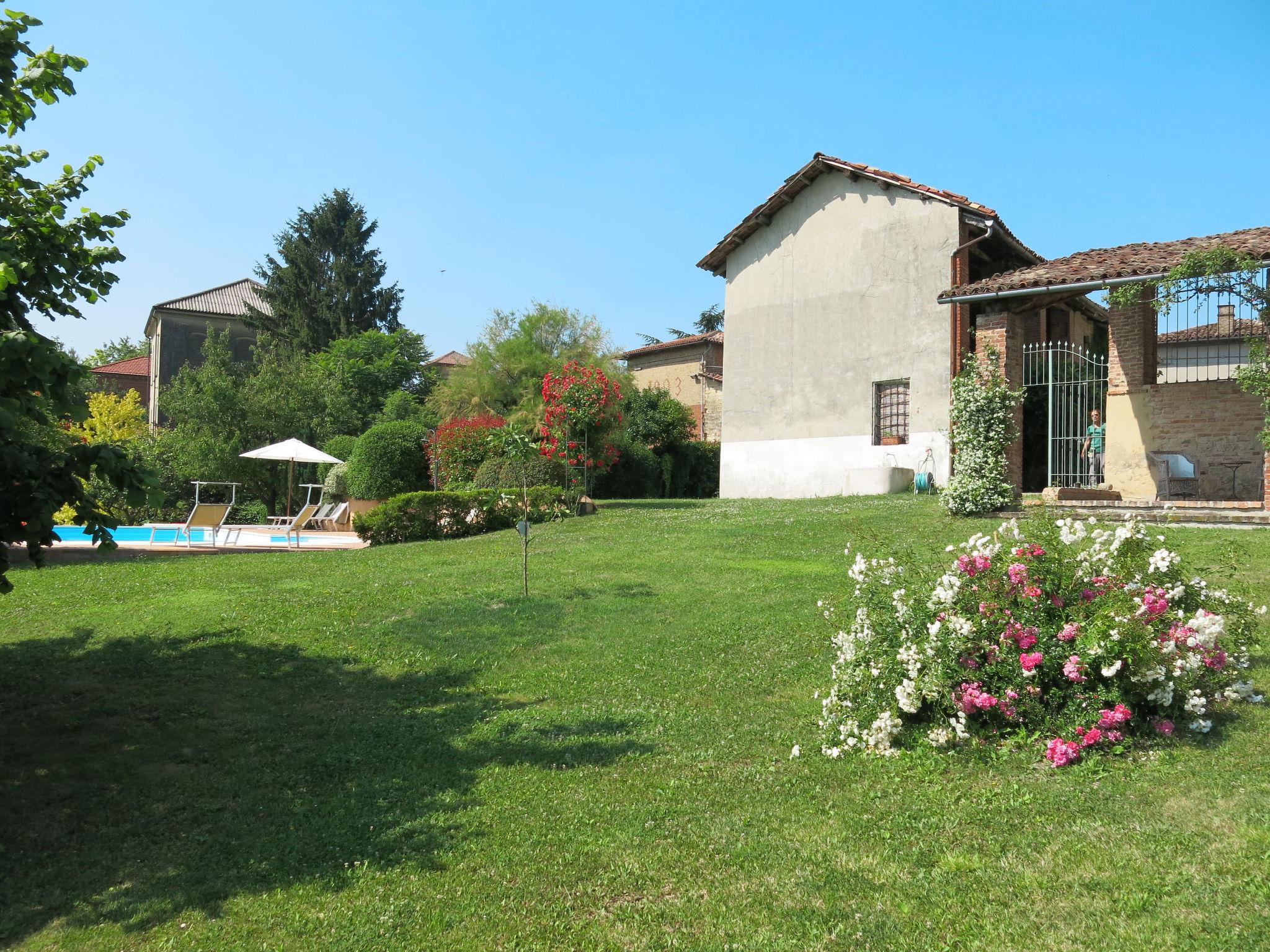 Photo 24 - 2 bedroom House in Alfiano Natta with swimming pool and garden