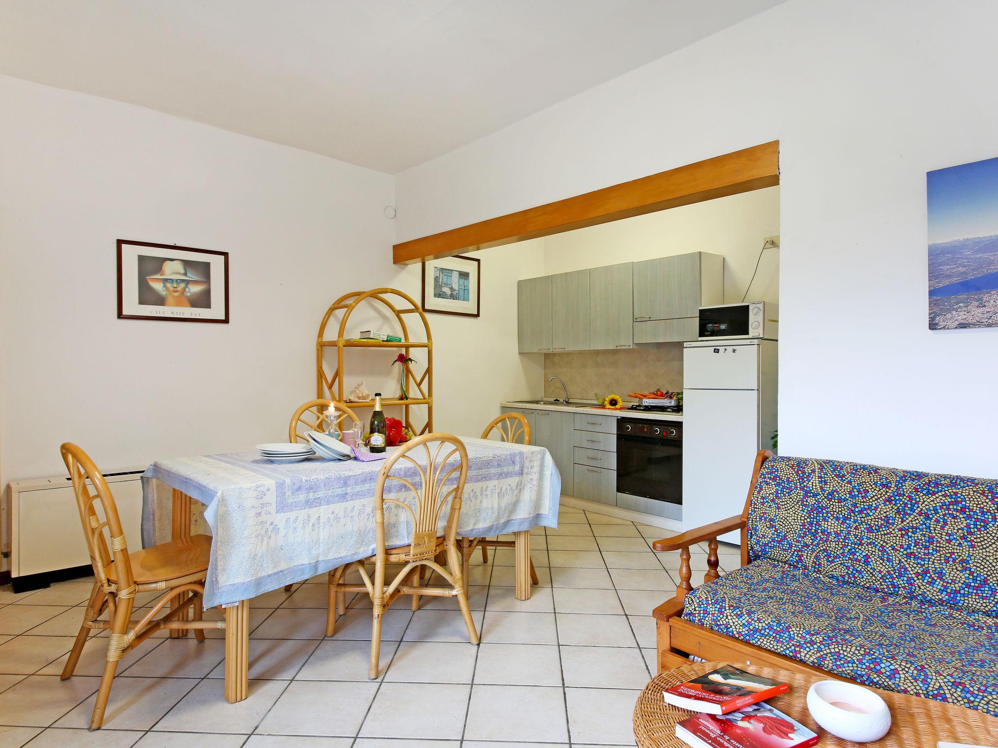 Foto 3 - Apartamento de 2 quartos em Manerba del Garda com piscina e jardim