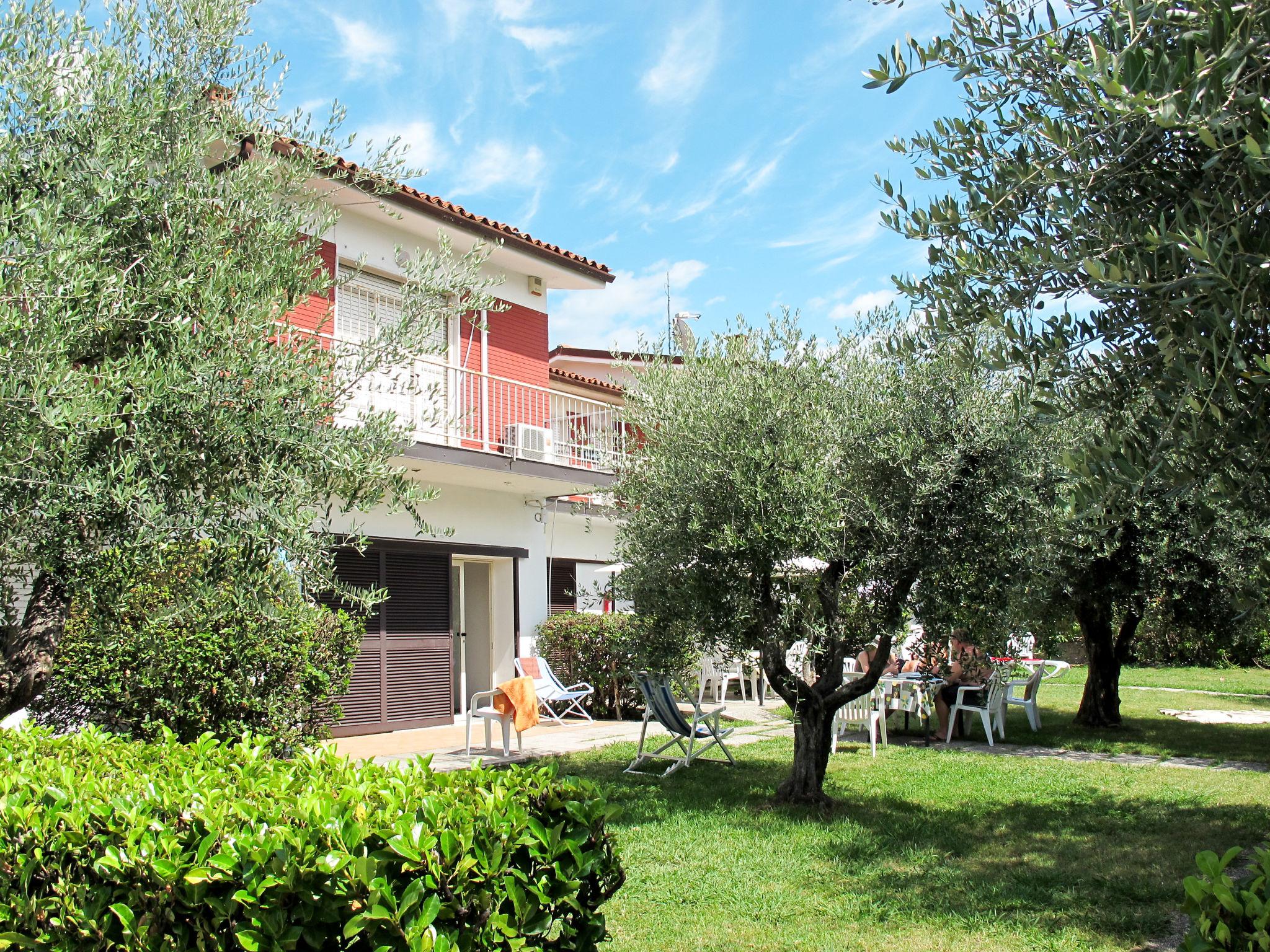 Photo 8 - Appartement de 2 chambres à Manerba del Garda avec piscine et vues sur la montagne