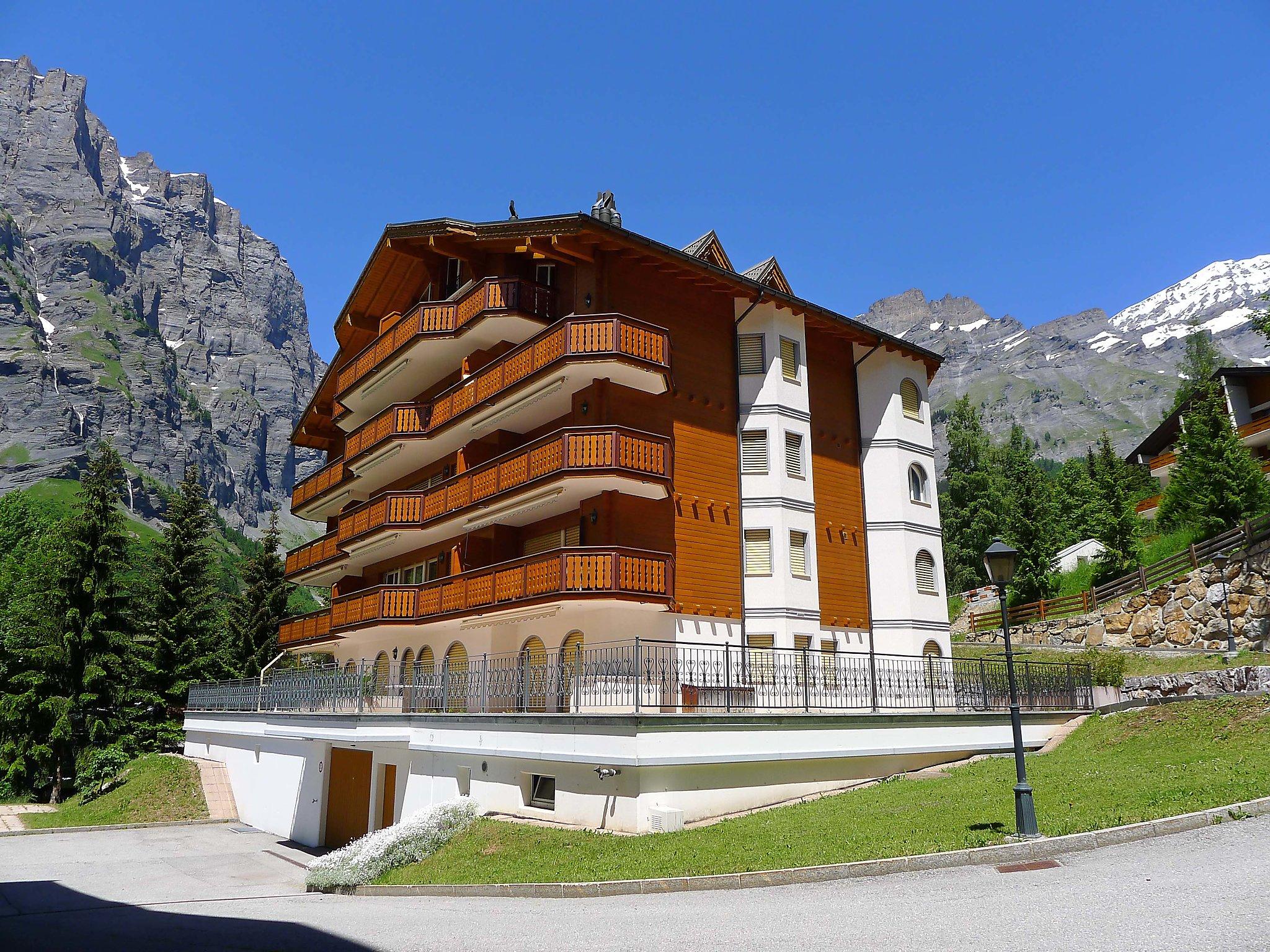 Photo 1 - Appartement de 2 chambres à Loeche-les-Bains avec vues sur la montagne