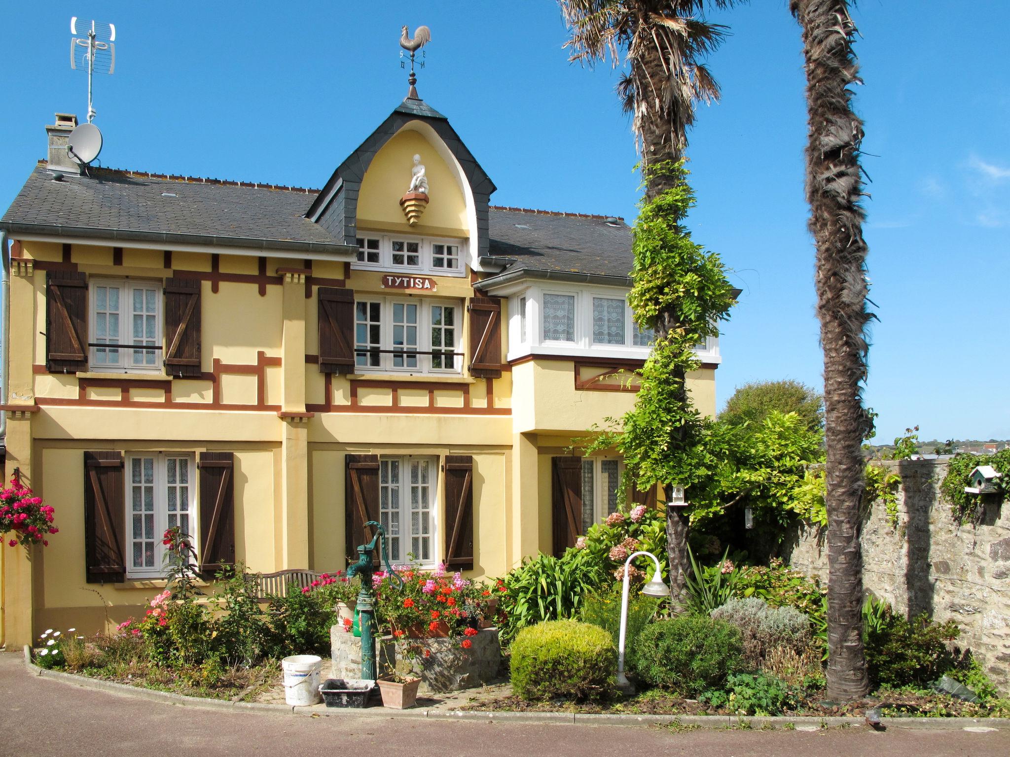 Foto 9 - Haus mit 2 Schlafzimmern in Barneville-Carteret mit garten und terrasse