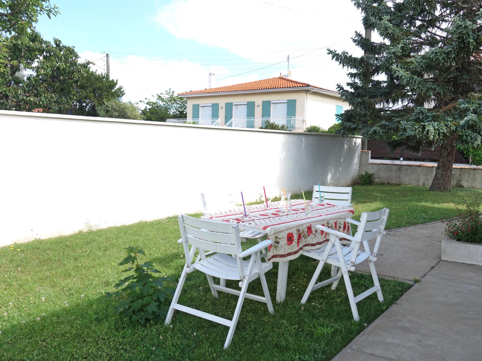 Foto 20 - Casa de 3 quartos em Vaux-sur-Mer com jardim e vistas do mar