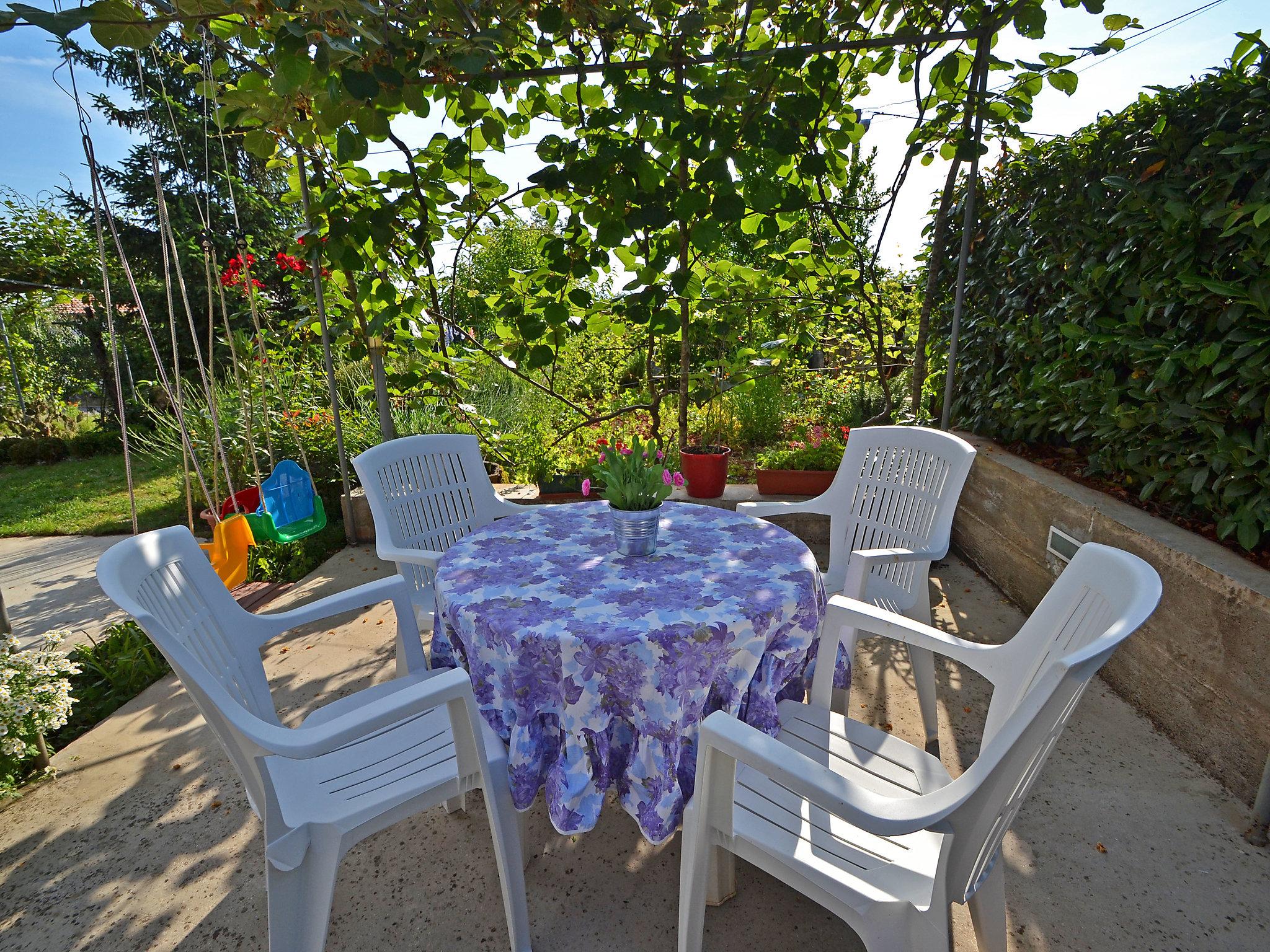 Photo 13 - Appartement en Malinska-Dubašnica avec jardin et terrasse