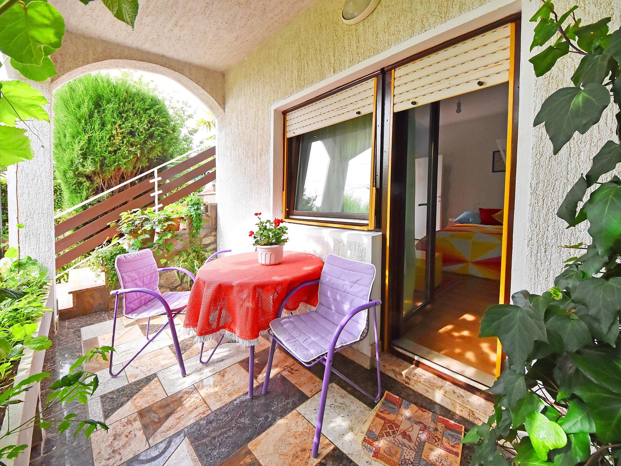 Photo 4 - Apartment in Malinska-Dubašnica with garden and terrace