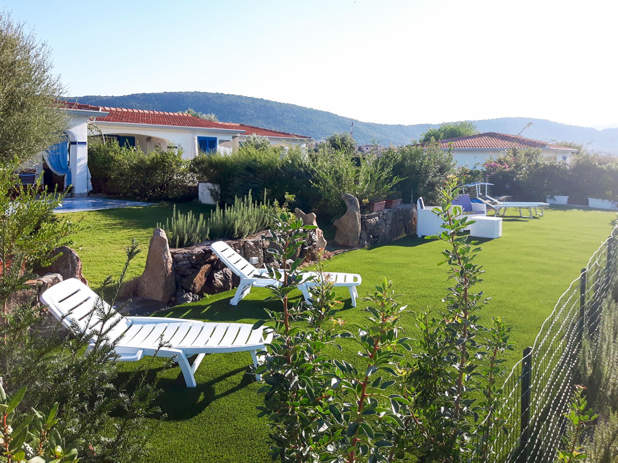 Photo 2 - Maison de 2 chambres à Budoni avec jardin et vues à la mer