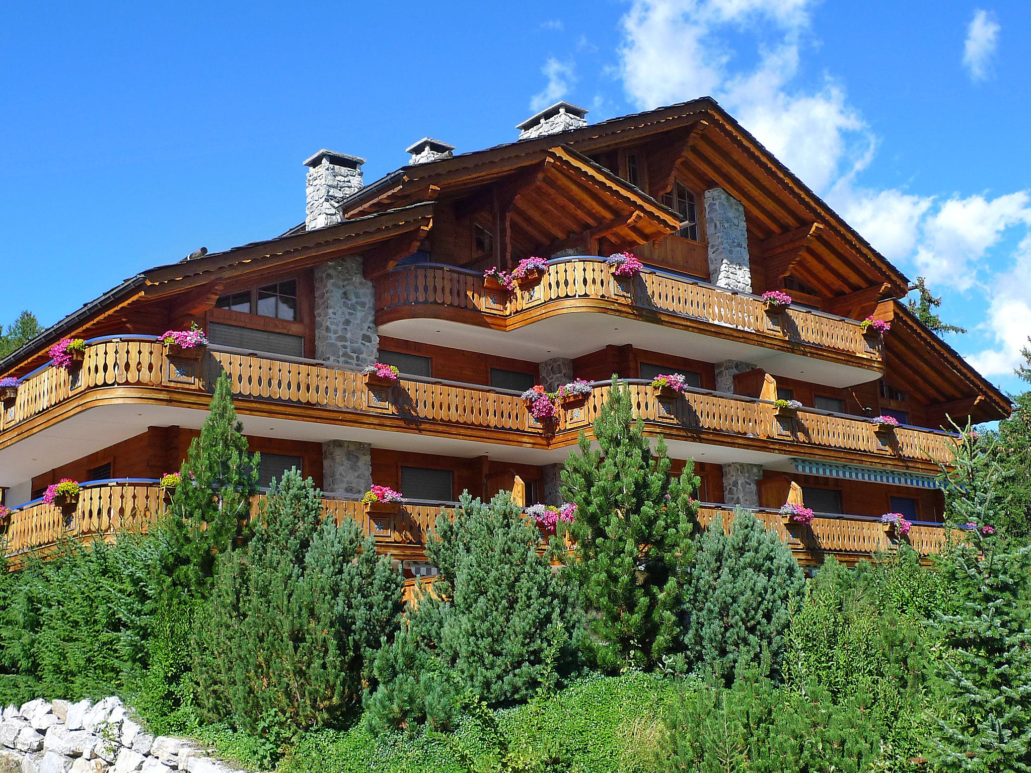 Foto 5 - Apartment mit 1 Schlafzimmer in Crans-Montana mit terrasse und blick auf die berge