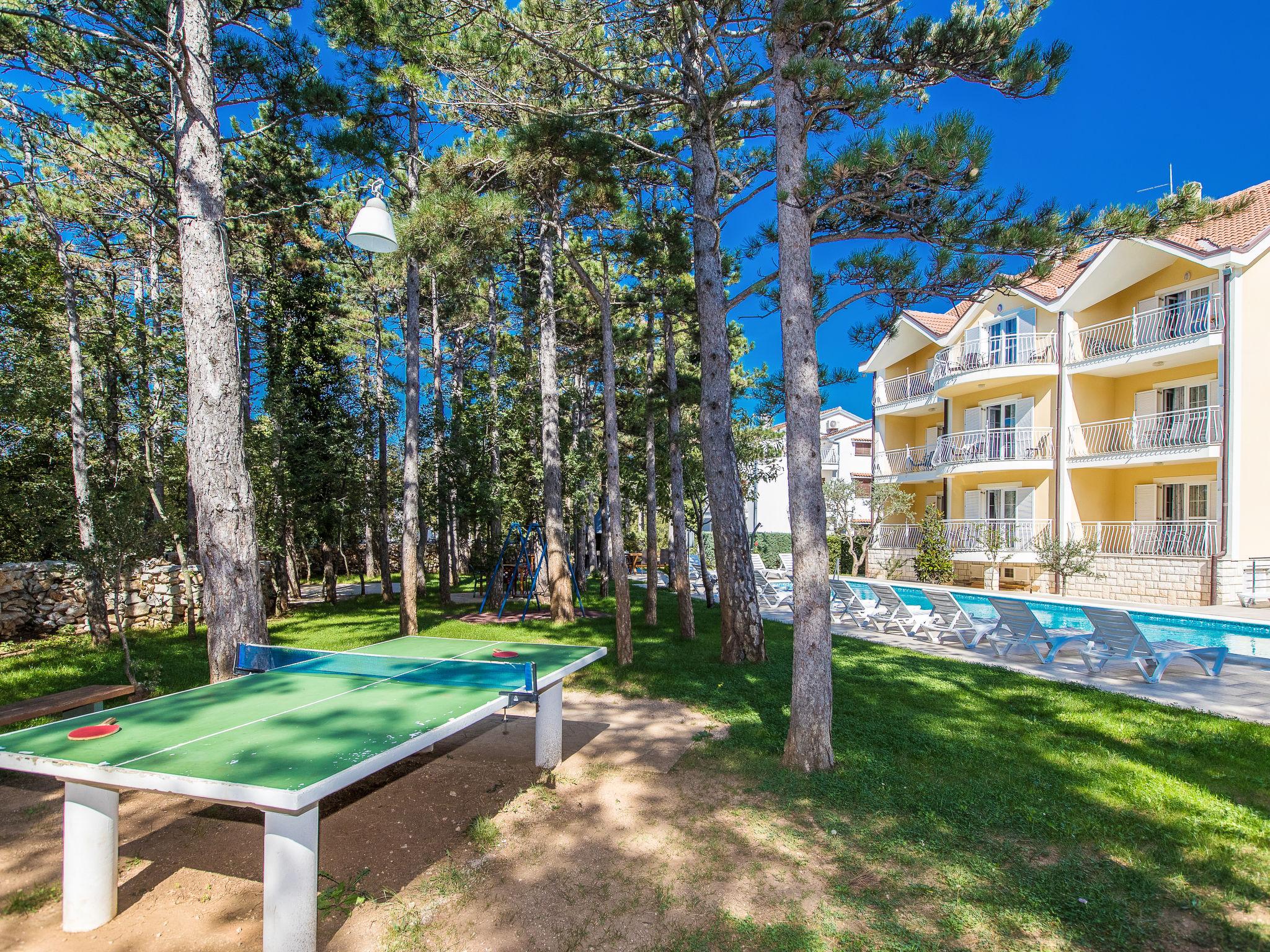 Foto 5 - Appartamento con 1 camera da letto a Crikvenica con piscina e vista mare