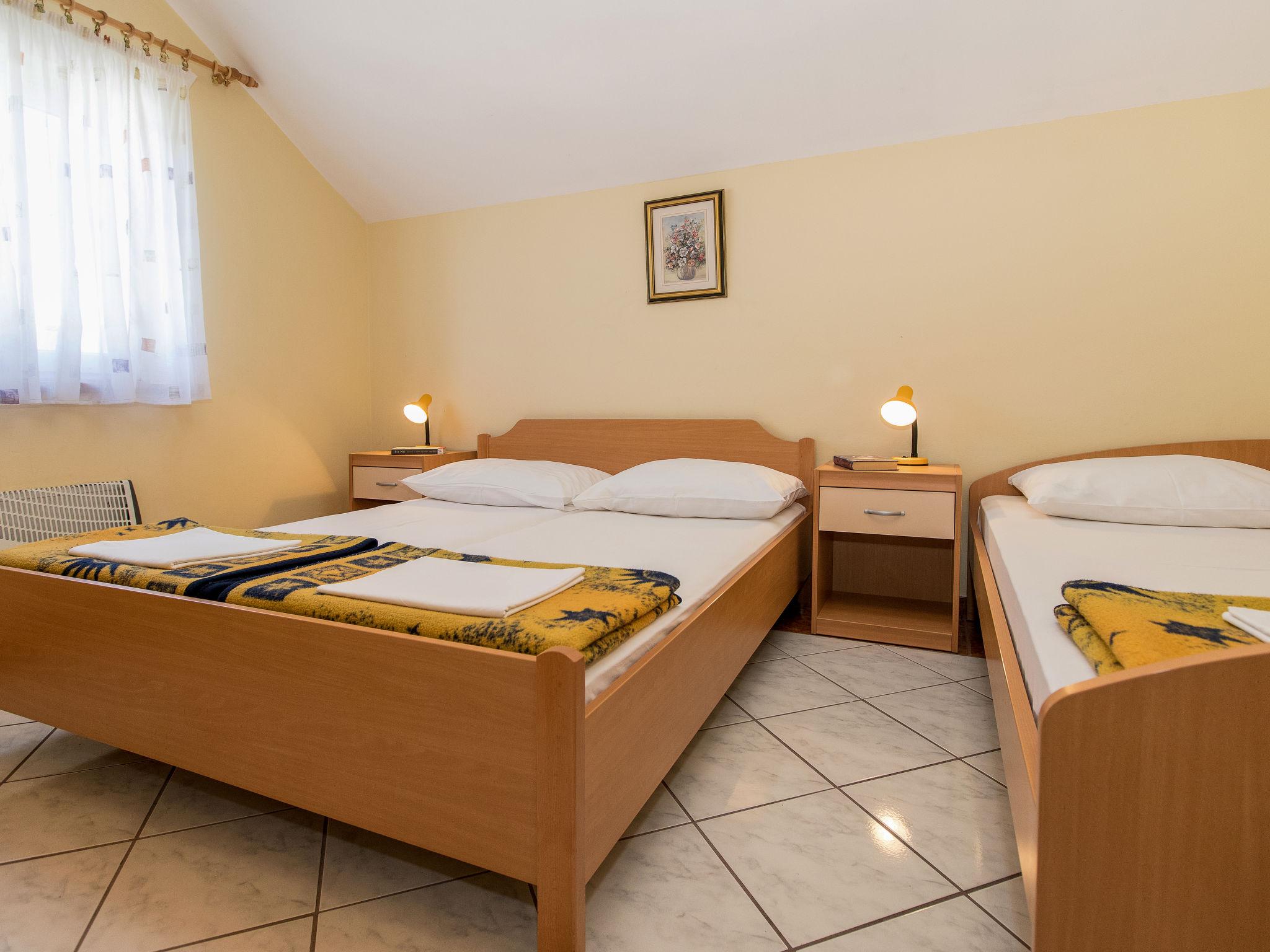 Foto 10 - Appartamento con 1 camera da letto a Crikvenica con piscina e giardino