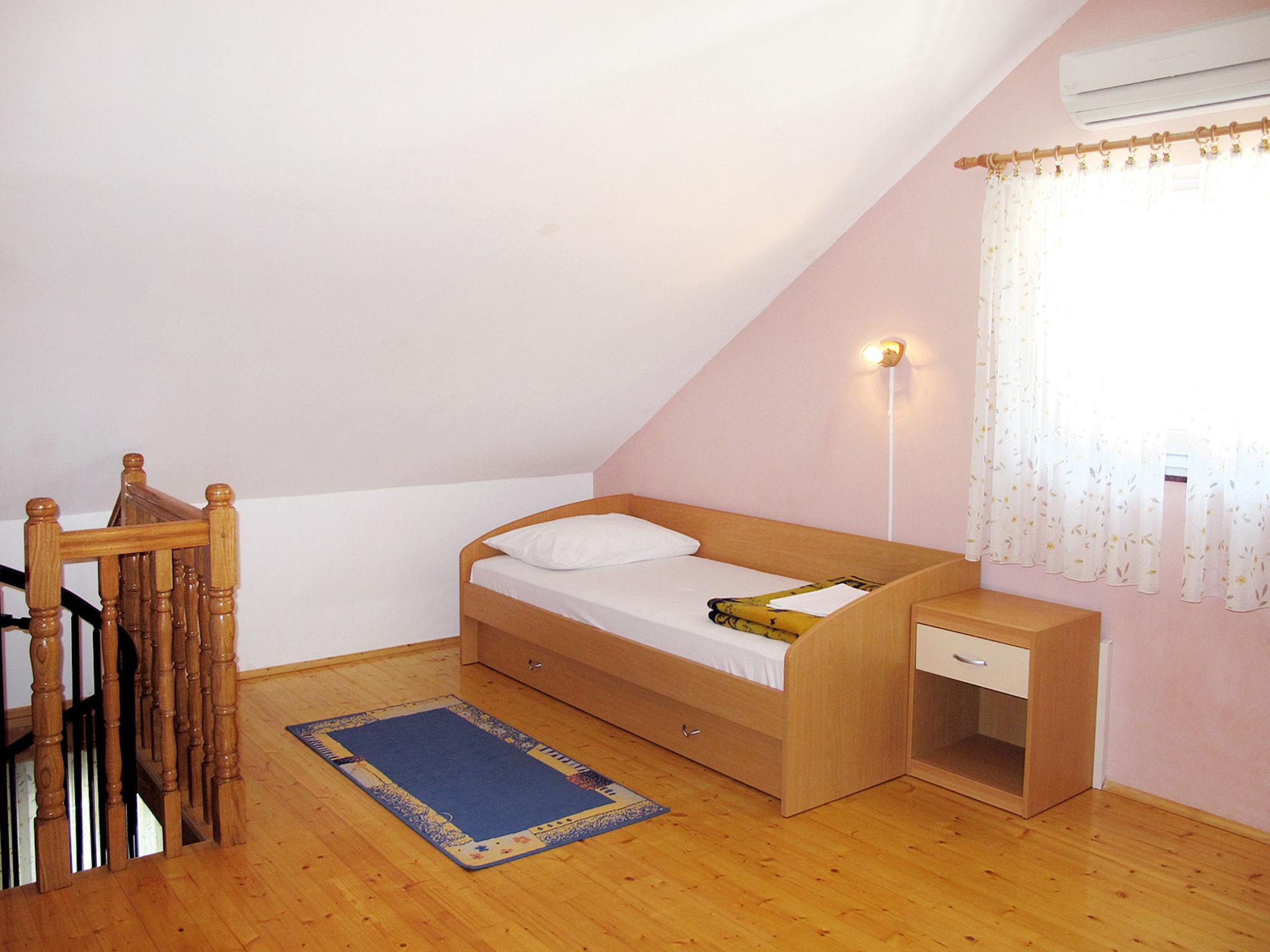 Foto 14 - Apartamento de 1 habitación en Crikvenica con piscina y vistas al mar