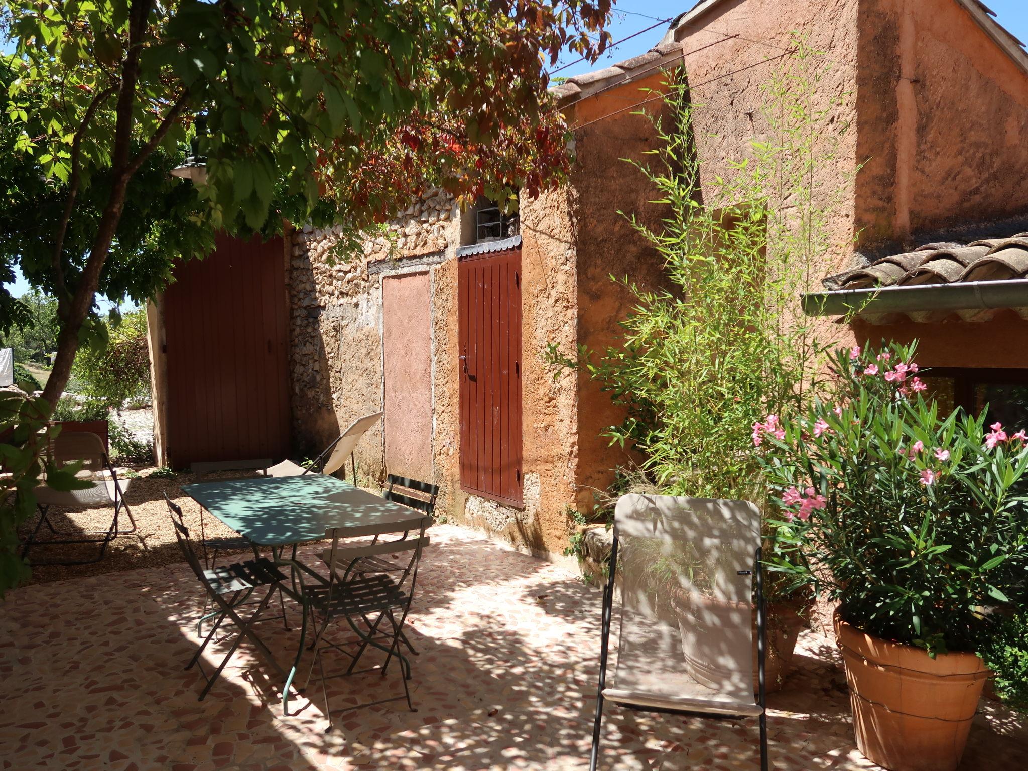 Foto 8 - Casa de 1 habitación en Saint-Saturnin-lès-Apt con terraza