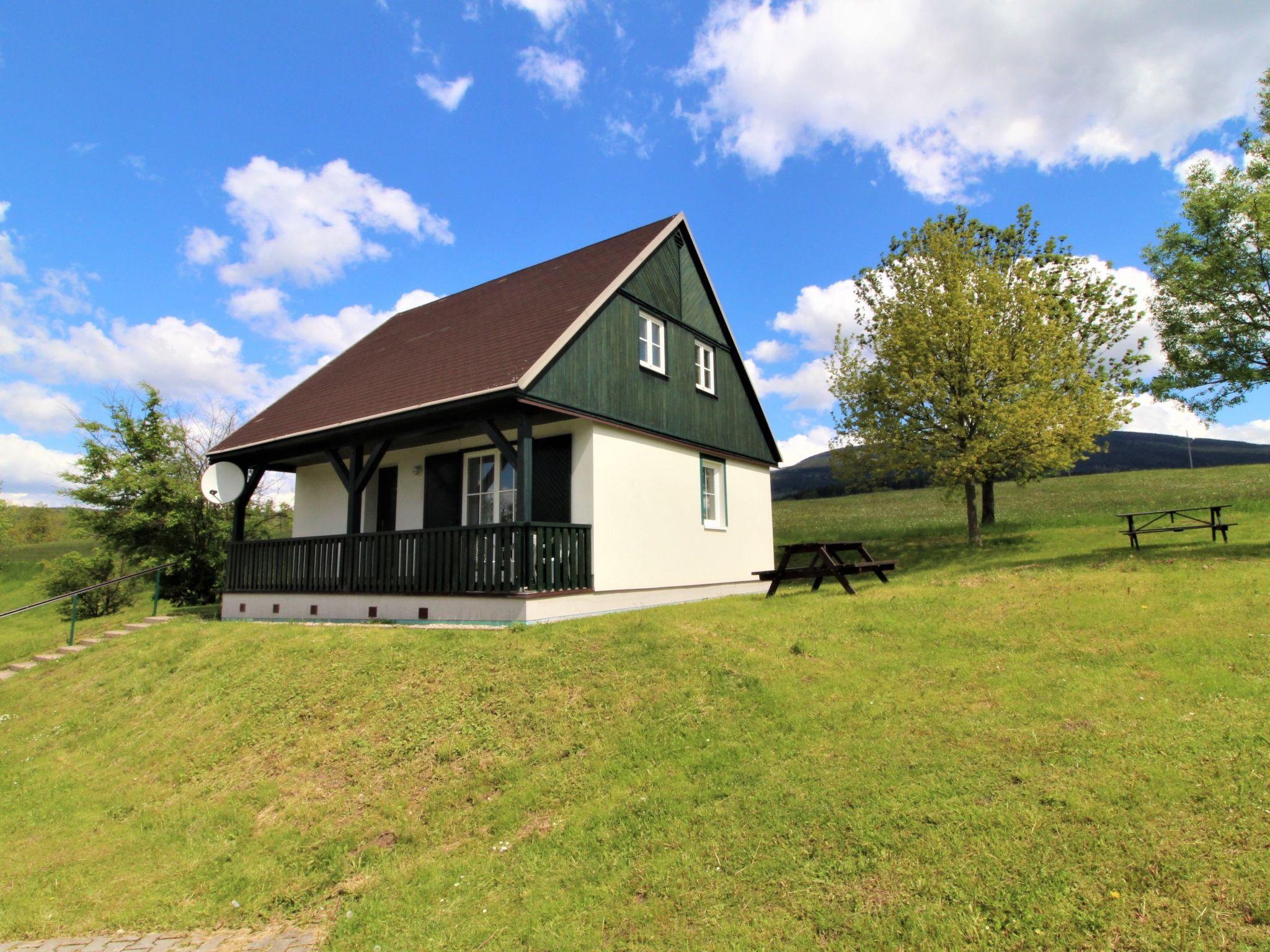 Photo 1 - Maison de 3 chambres à Černý Důl avec piscine et vues sur la montagne