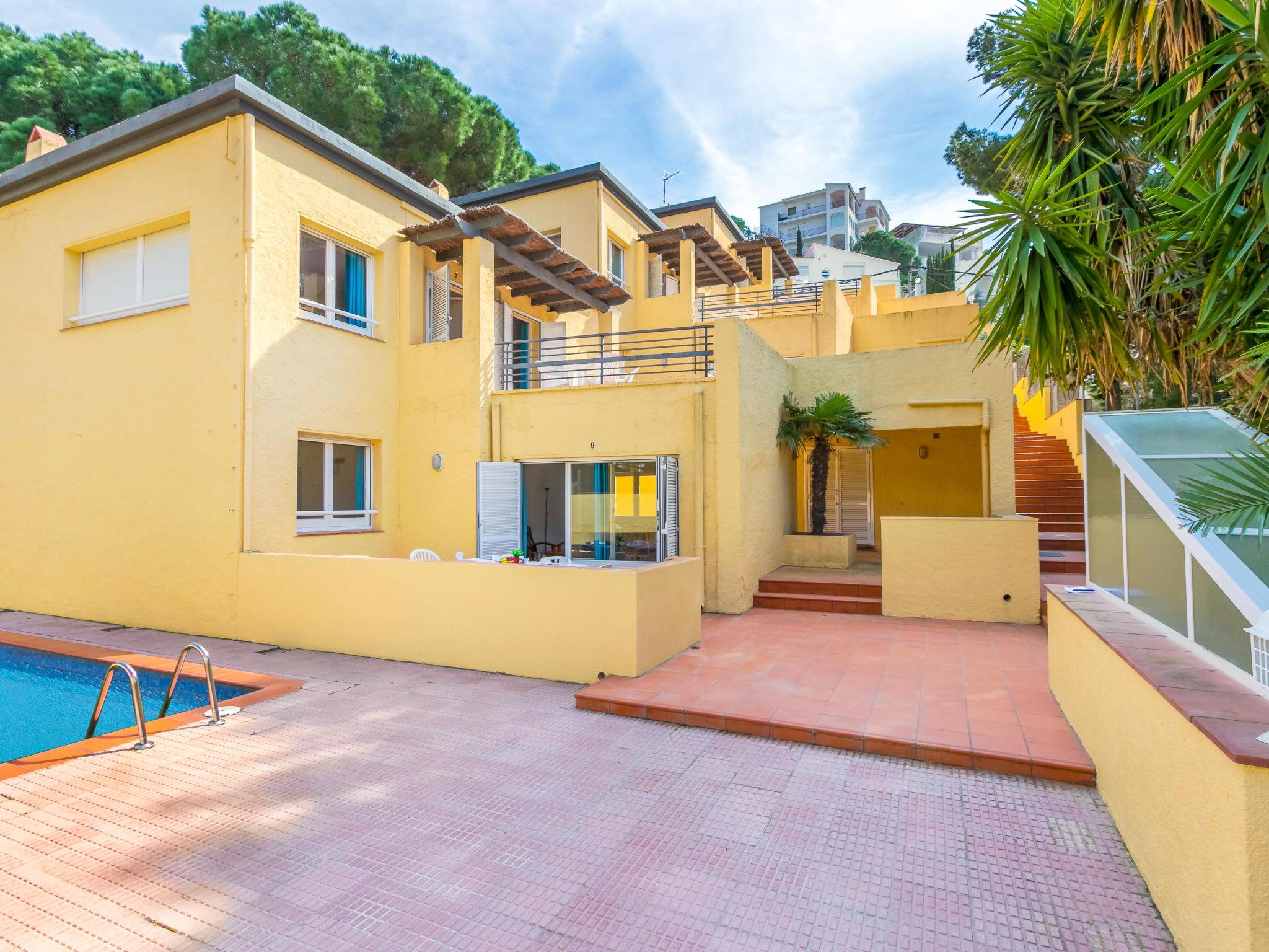 Photo 1 - Appartement de 3 chambres à Roses avec piscine et terrasse