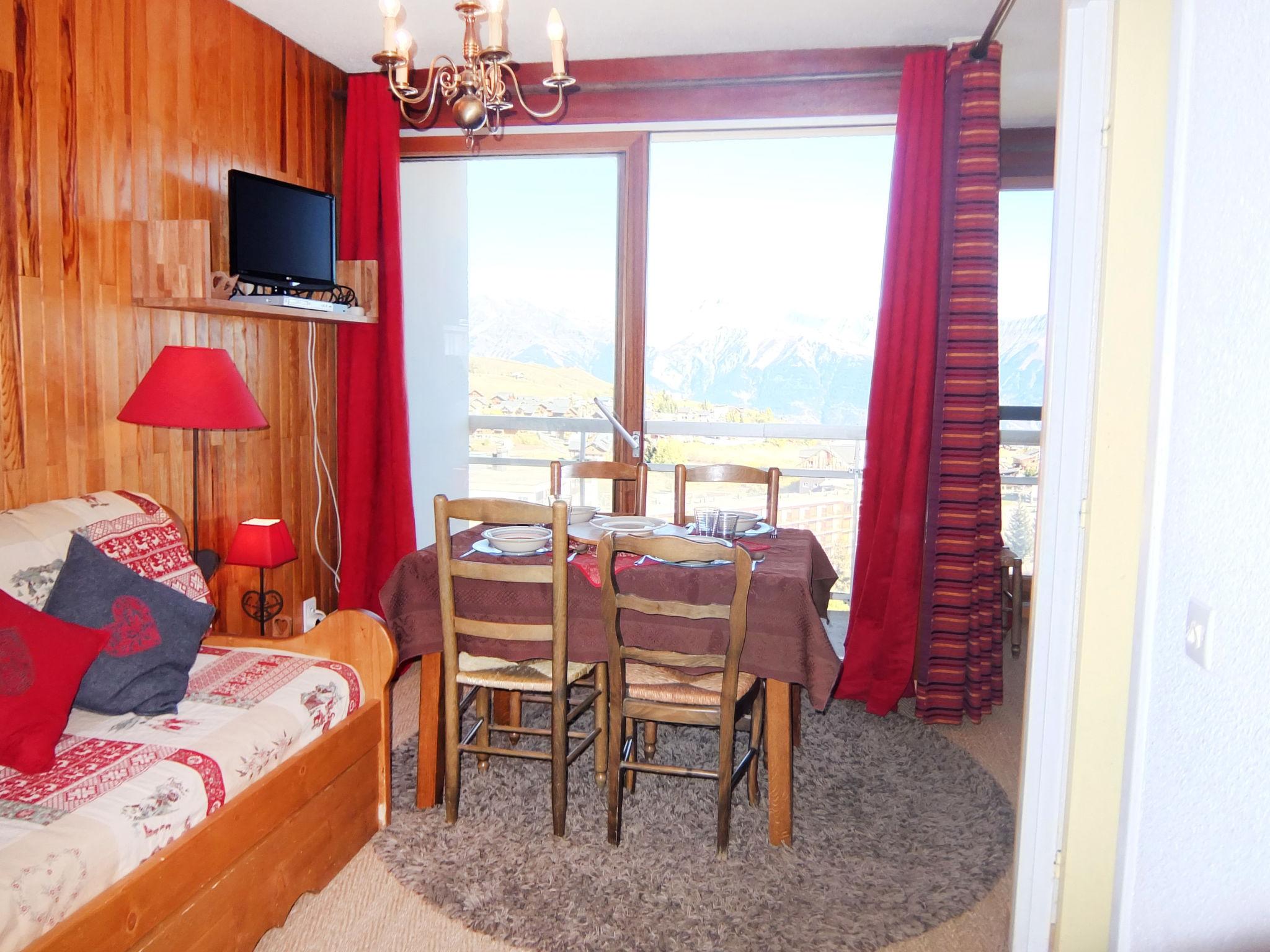 Foto 1 - Appartamento con 1 camera da letto a Fontcouverte-la-Toussuire con vista sulle montagne