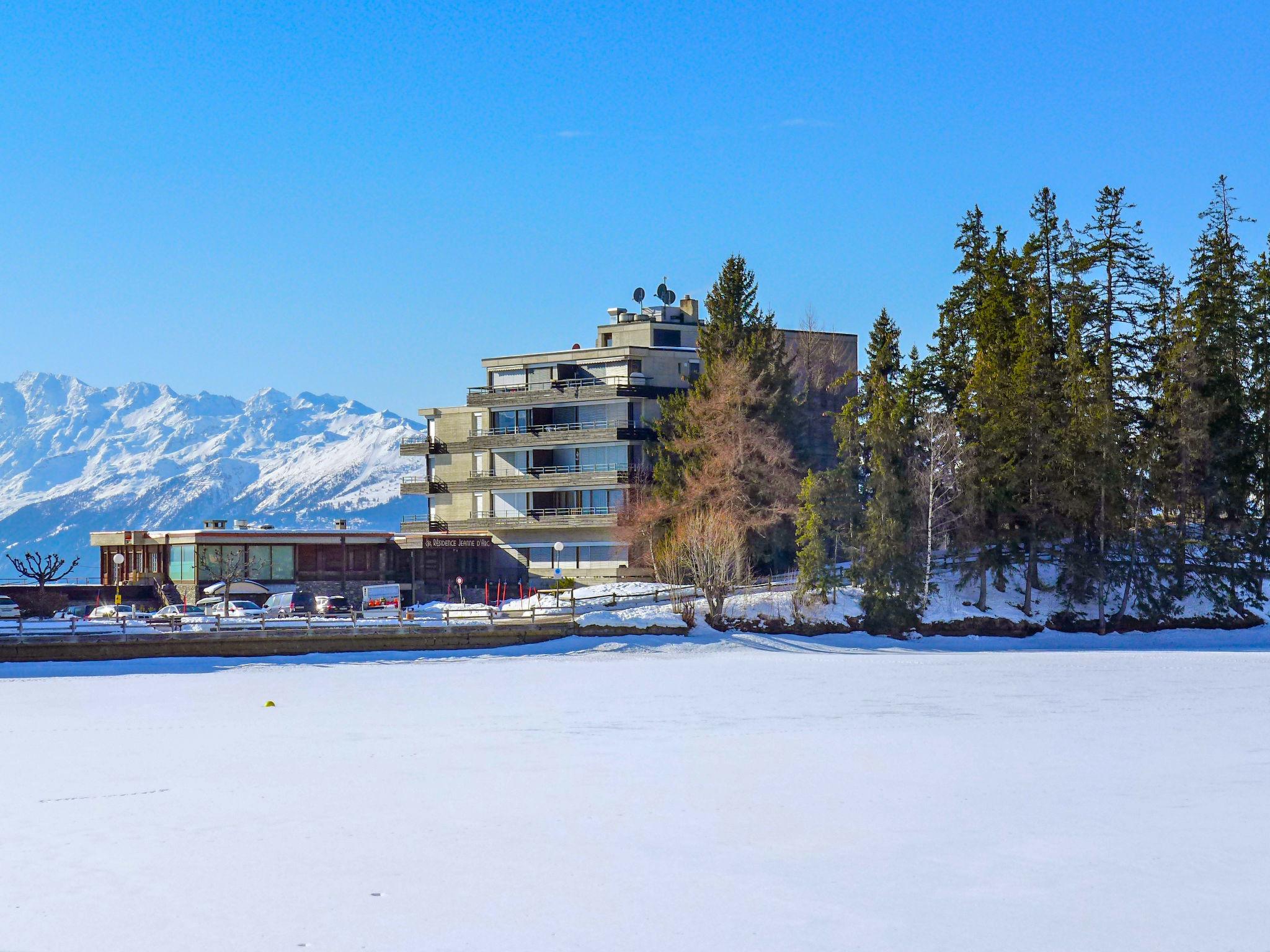 Foto 38 - Apartamento en Crans-Montana con piscina y sauna