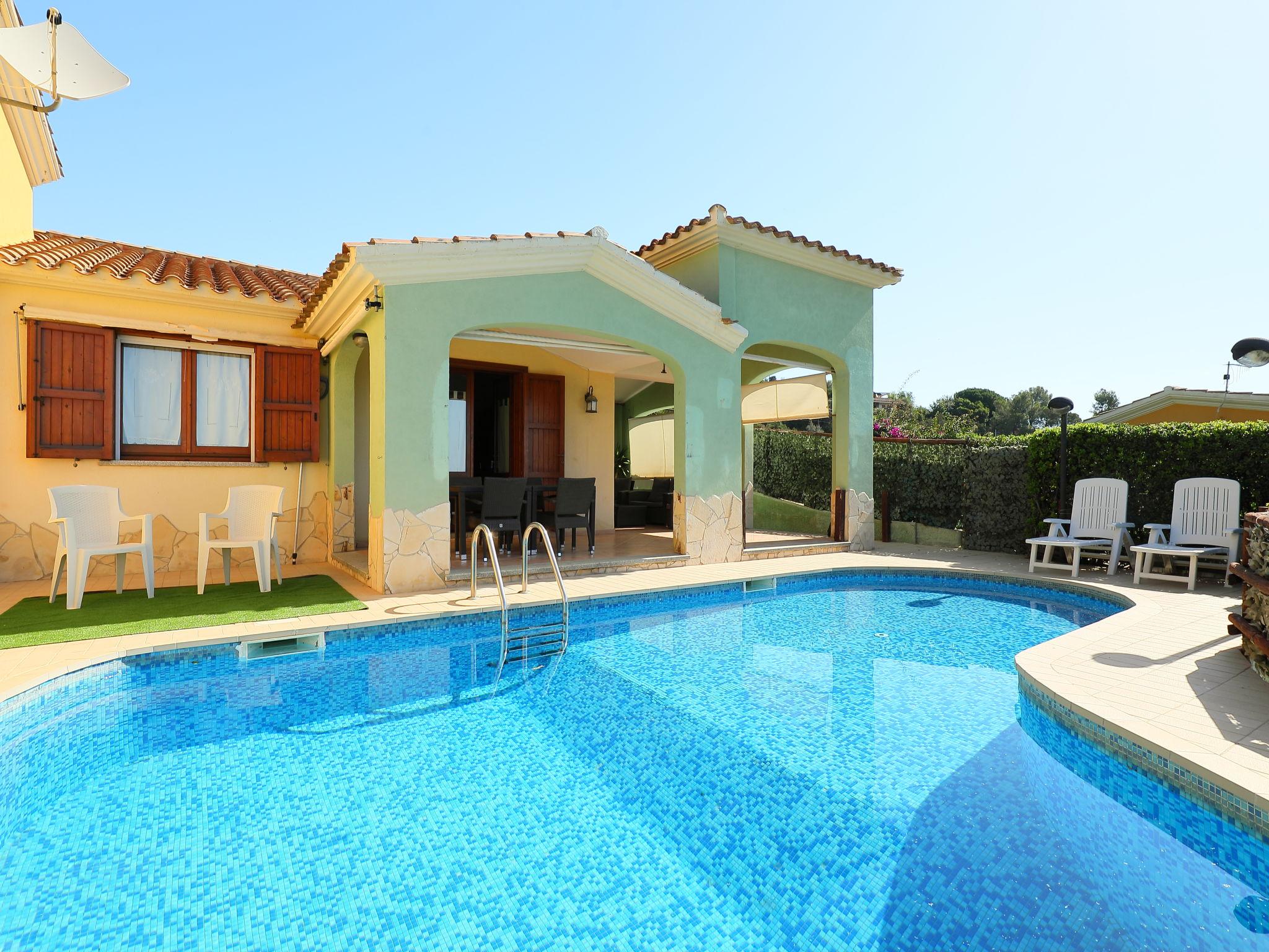 Photo 1 - Maison de 3 chambres à Muravera avec piscine privée et jardin